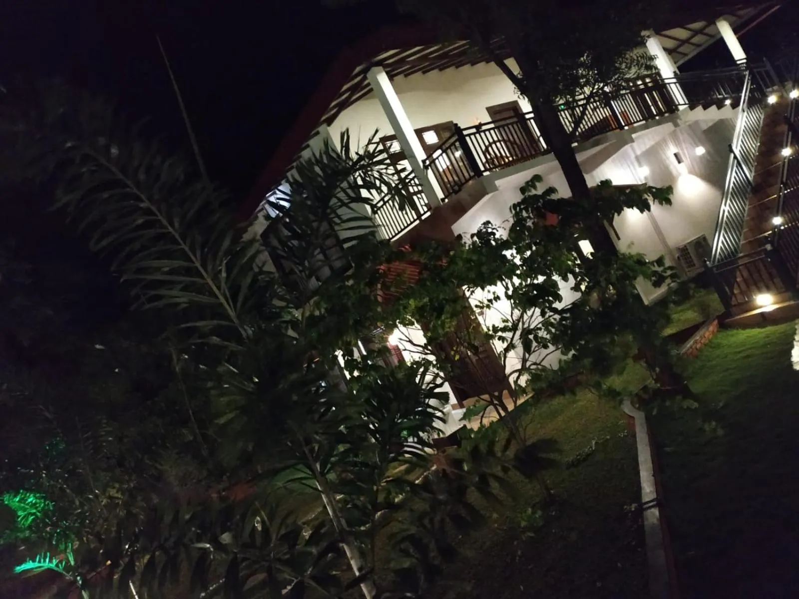 Sigiriya Cashew Palace Resort