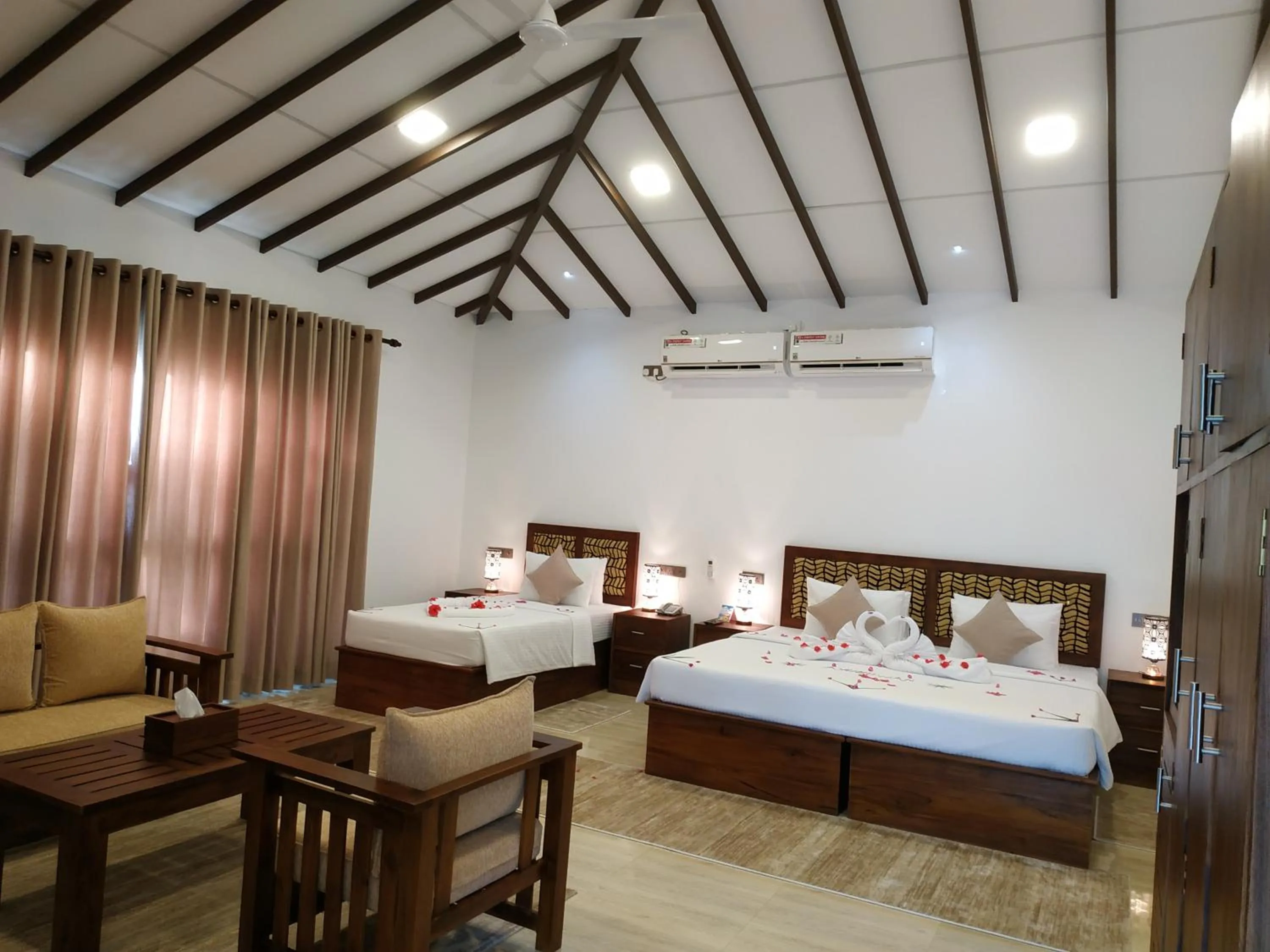 Bed in Sigiriya Cashew Palace Resort