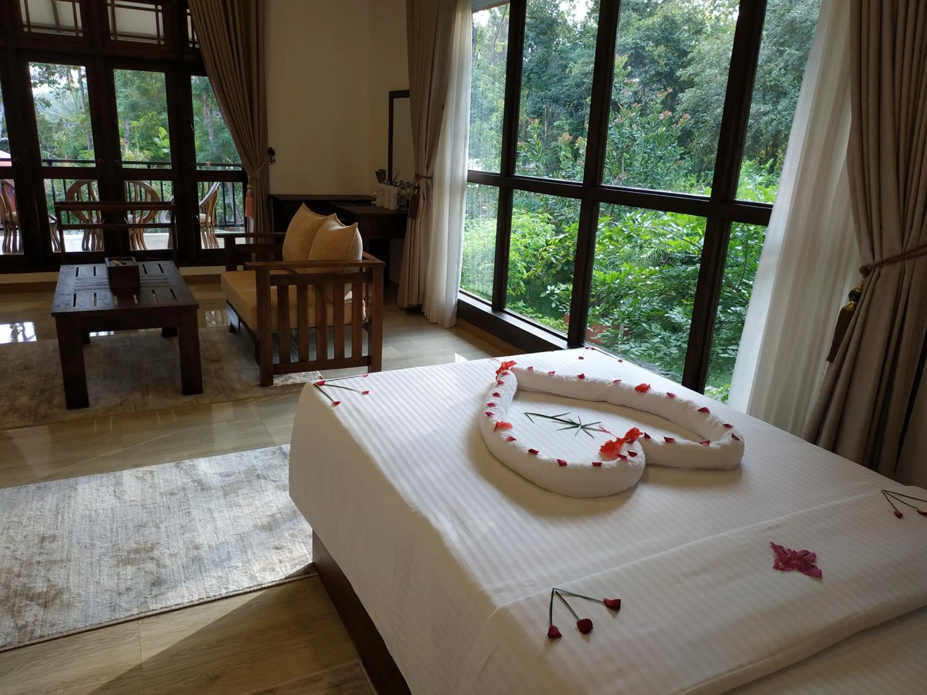 Bed in Sigiriya Cashew Palace Resort