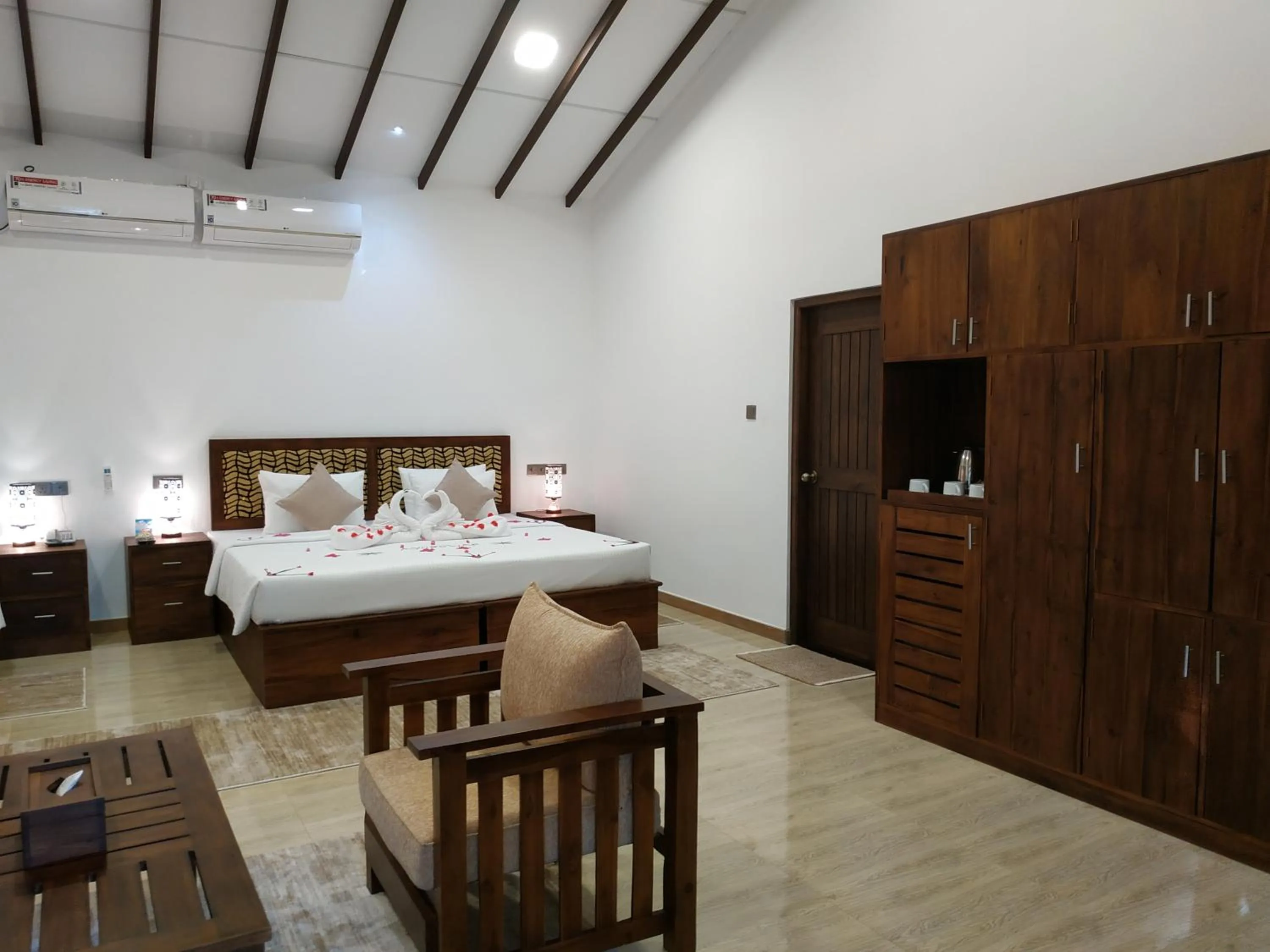 Bed in Sigiriya Cashew Palace Resort