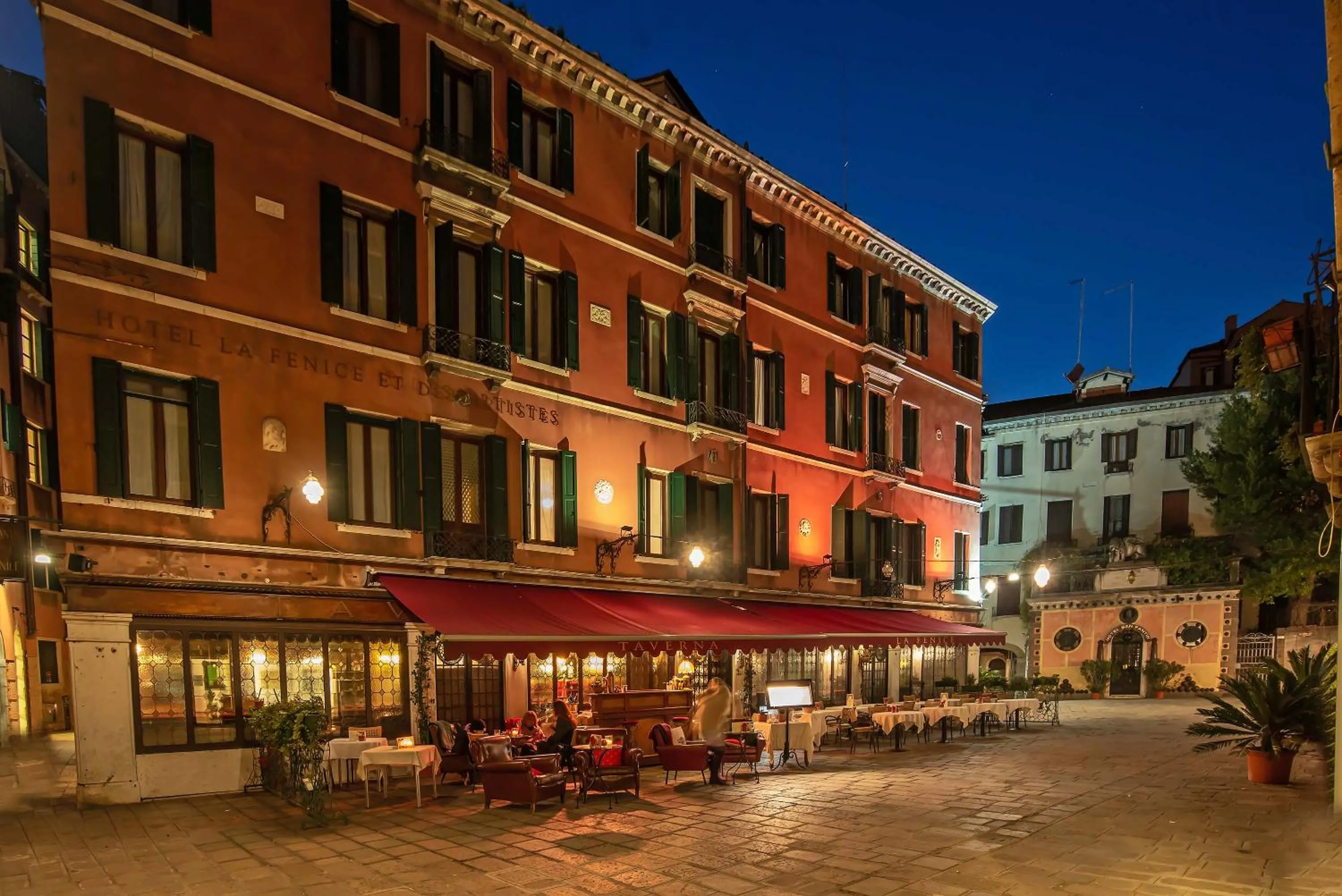 Property building in Hotel La Fenice et Des Artistes