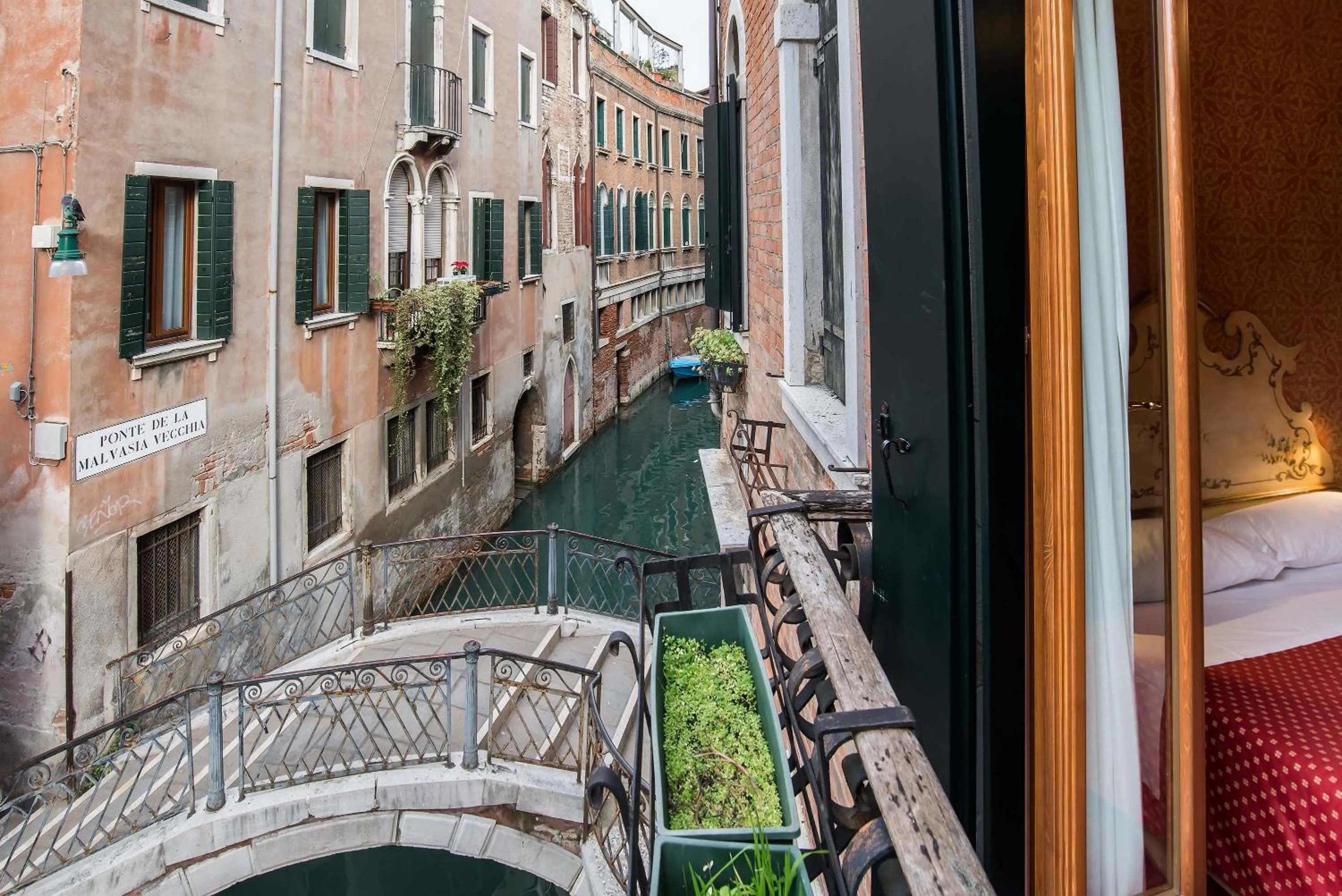 City view in Hotel La Fenice et Des Artistes