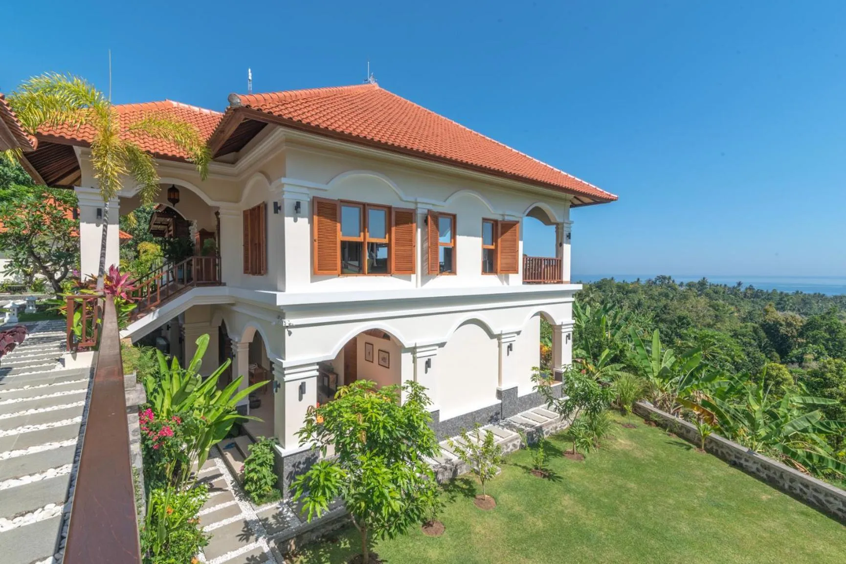 Property building in Villa Mata Hari
