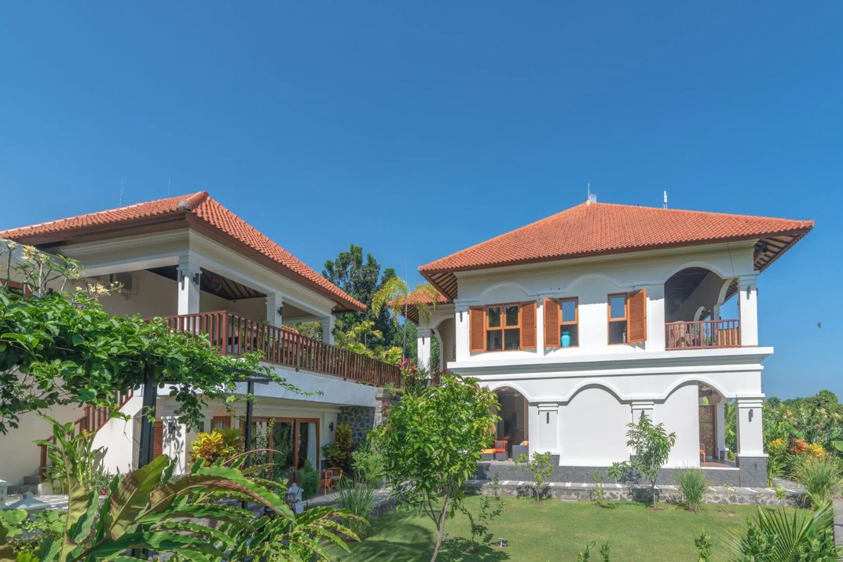 Property building in Villa Mata Hari