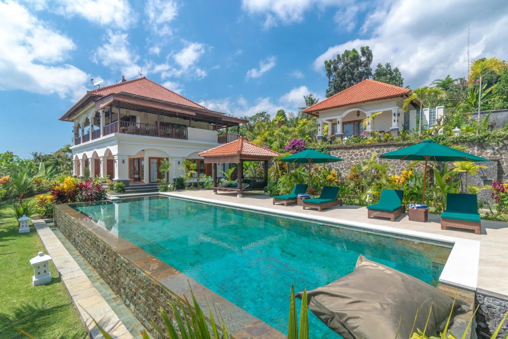Swimming pool in Villa Mata Hari