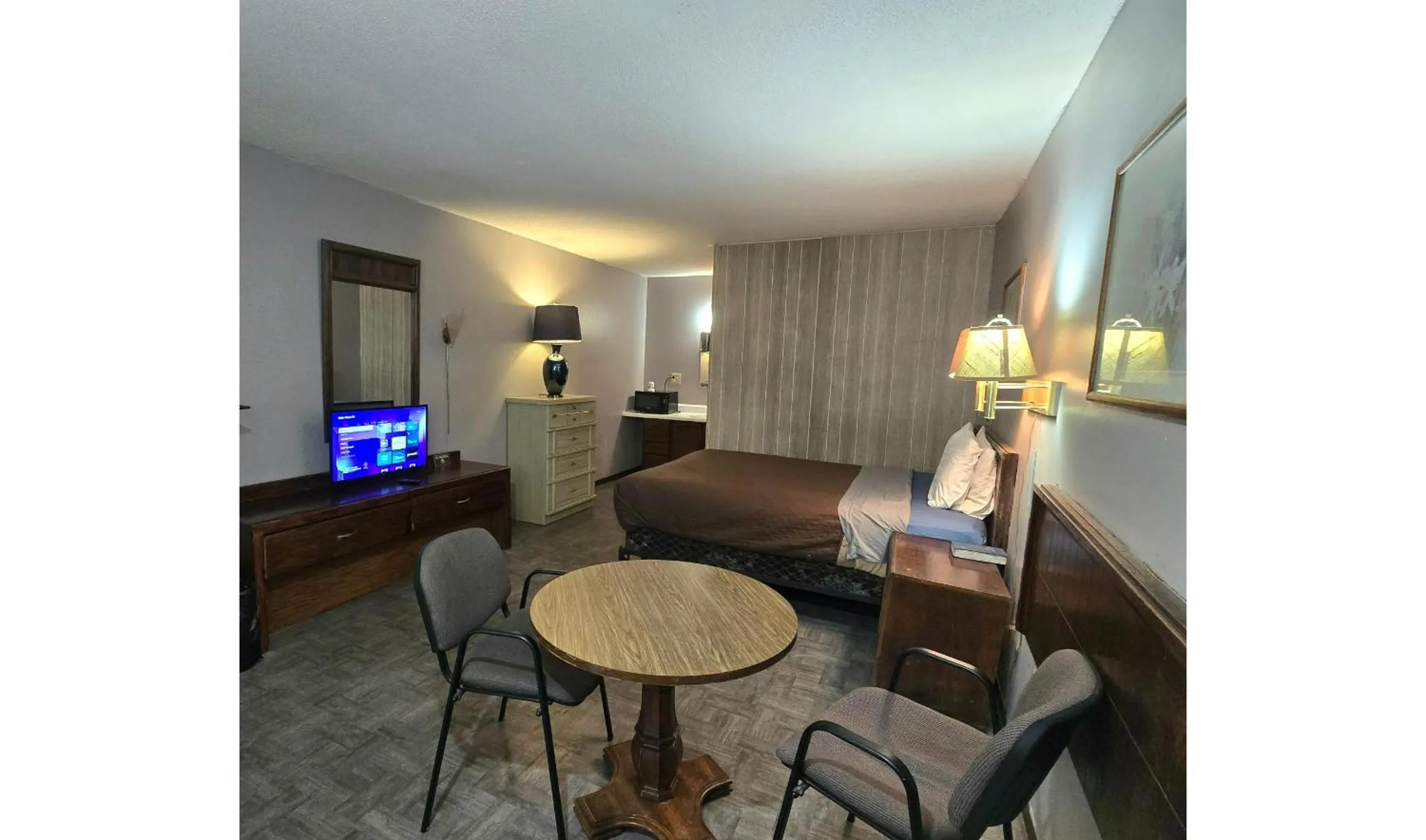 Seating area in OYO Sandman Inn