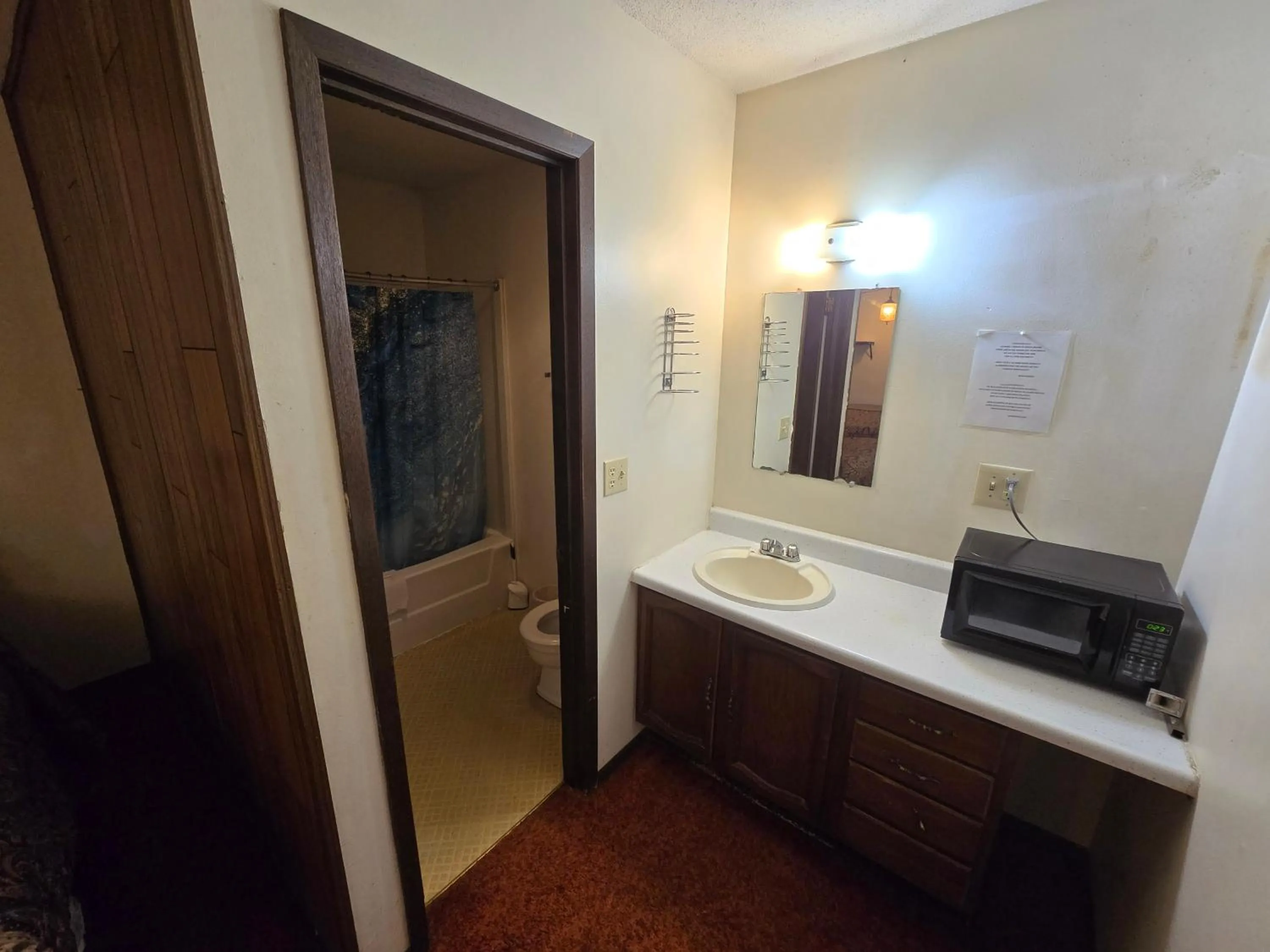 Area and facilities in OYO Sandman Inn