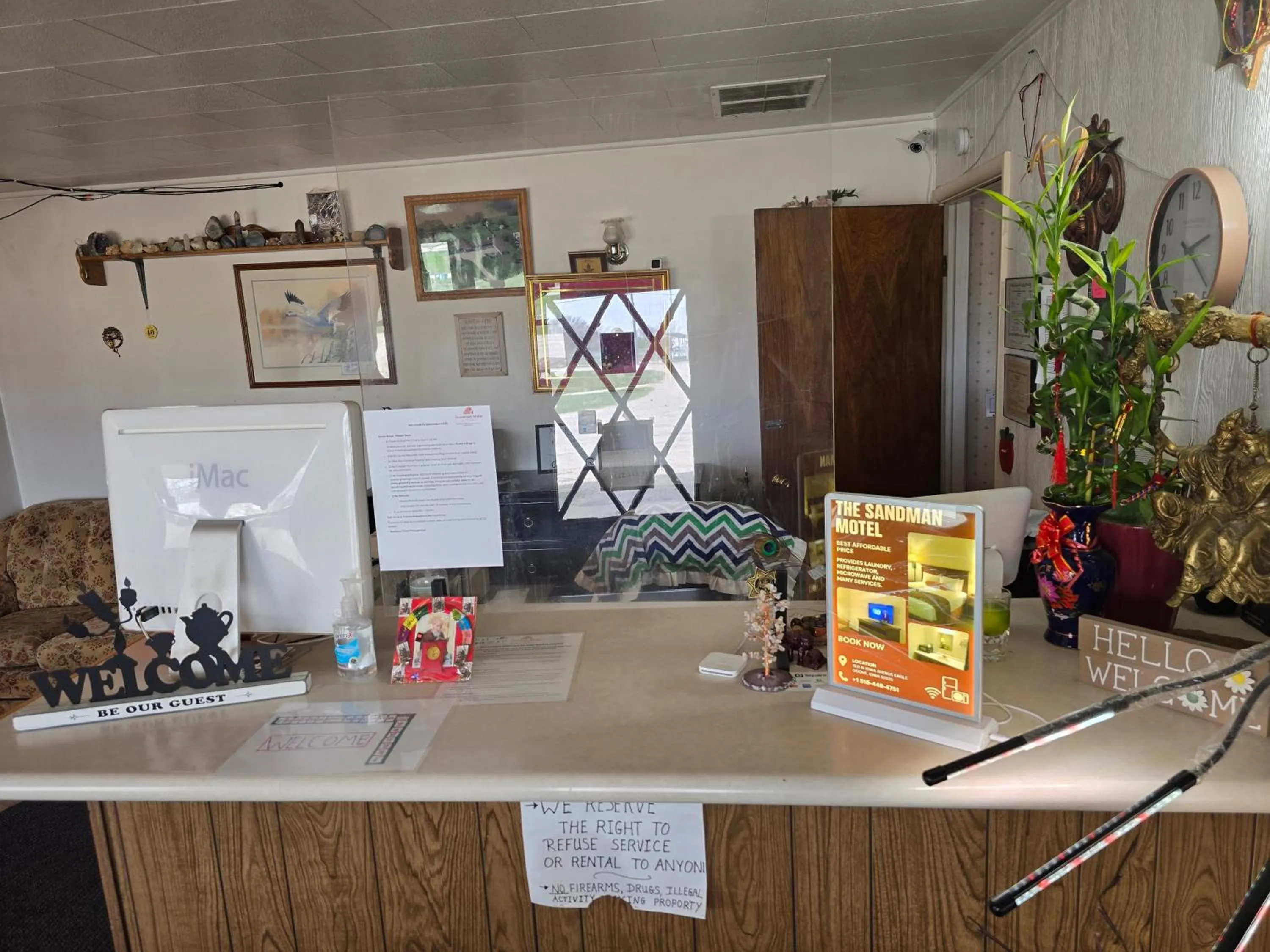 Lobby or reception in OYO Sandman Inn