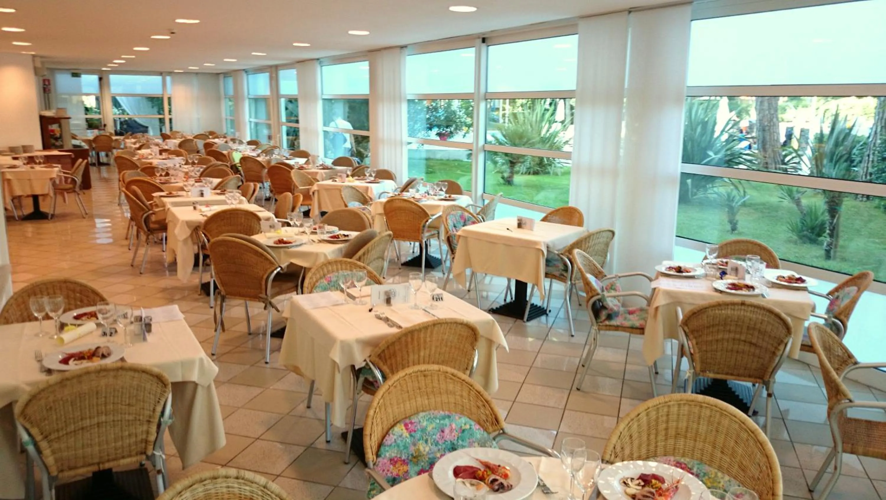 Restaurant/places to eat in Hotel Mediterraneo
