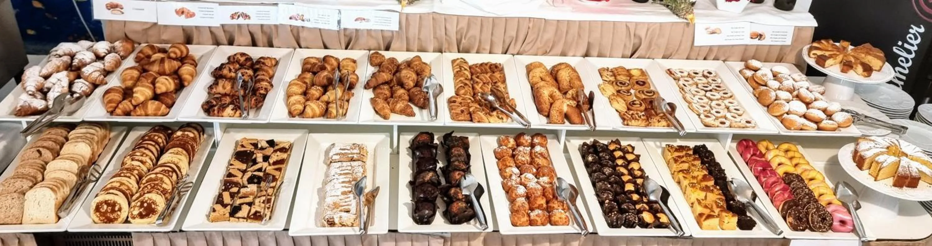 Buffet breakfast in Hotel Mediterraneo