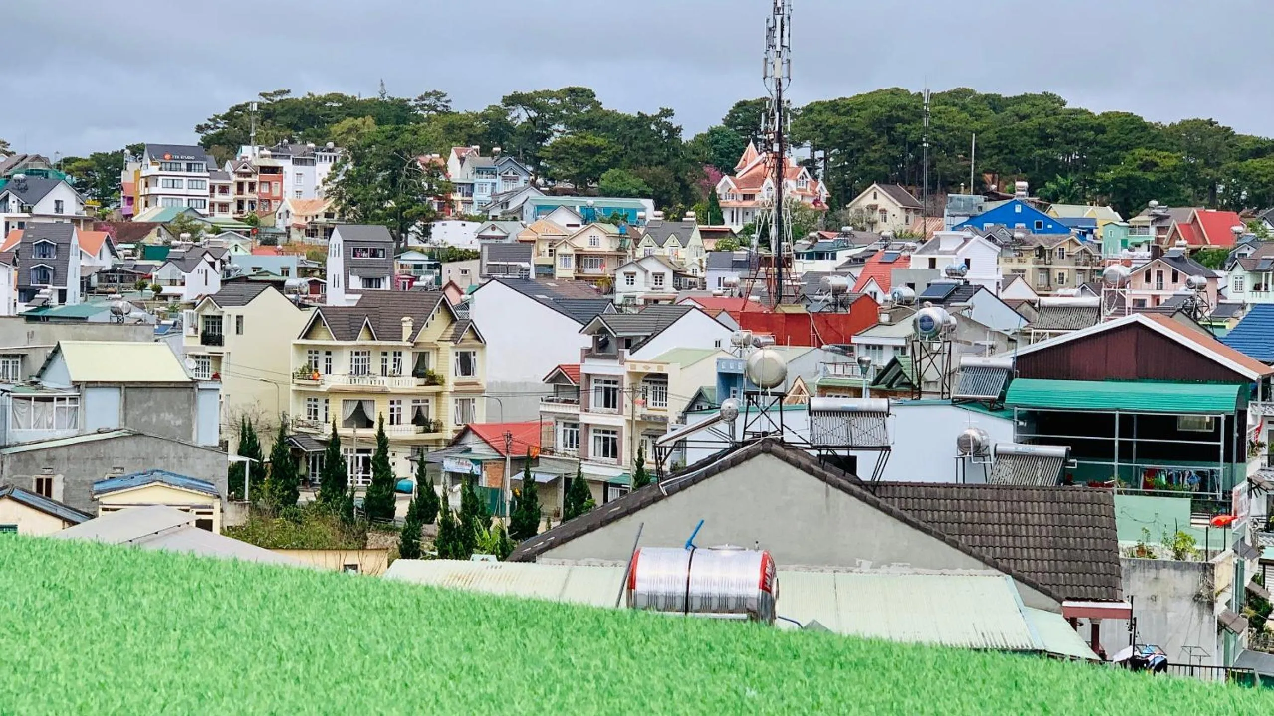 Mountain view in DALAT STREAM HOTEL-Khách sạn đẹp Đà Lạt