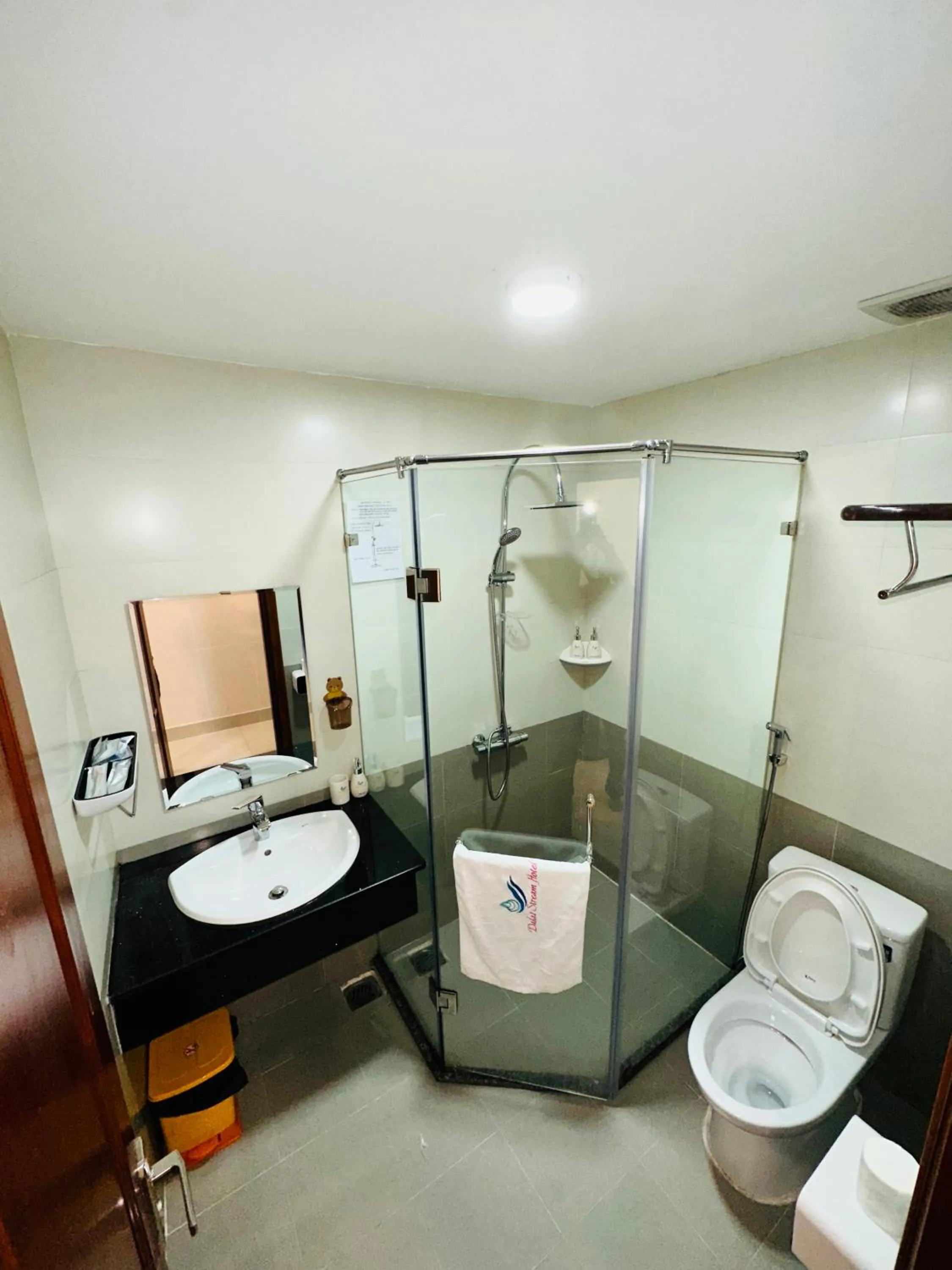 Toilet in DALAT STREAM HOTEL-Khách sạn đẹp Đà Lạt