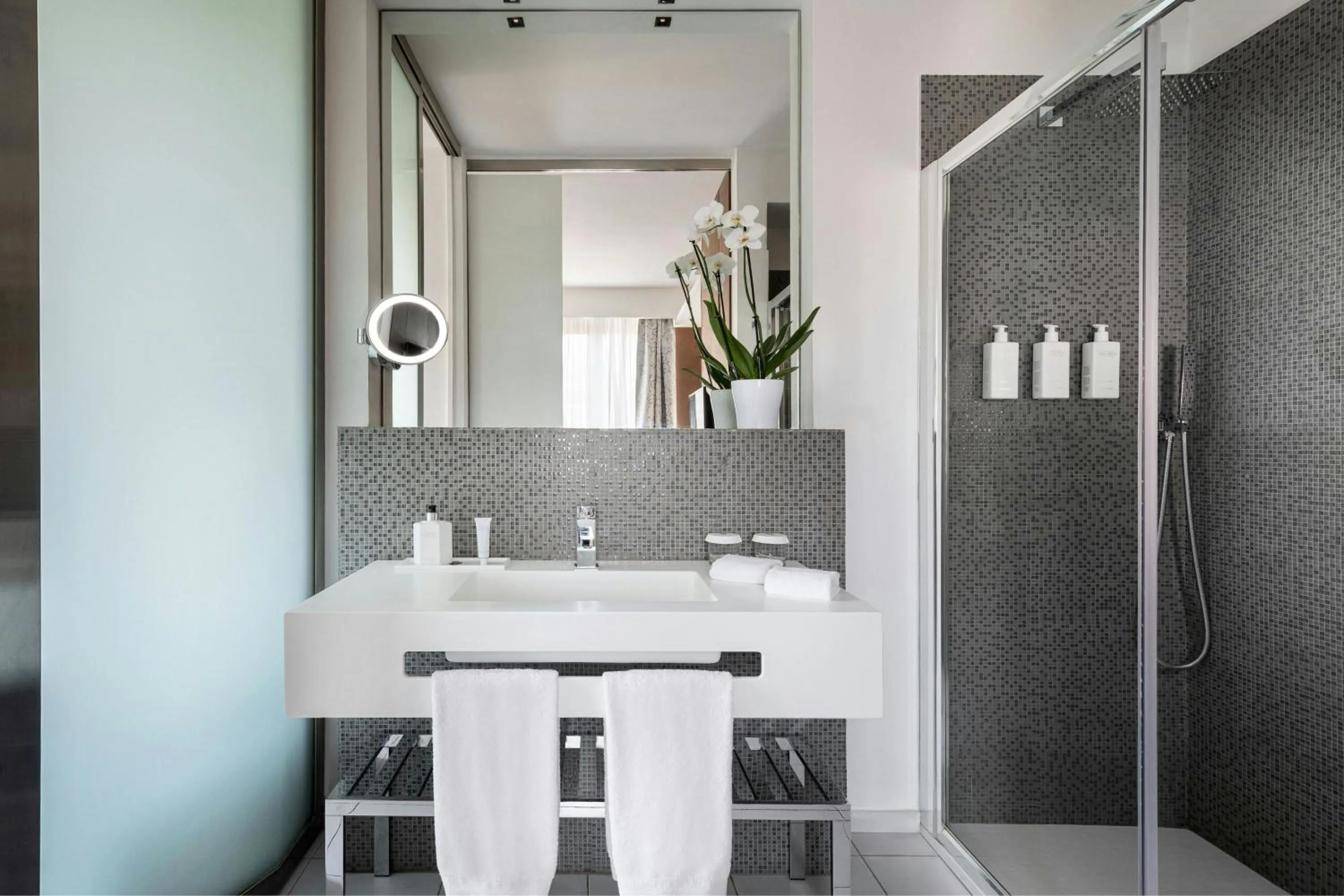 Bathroom in Sina Bernini Bristol, Autograph Collection