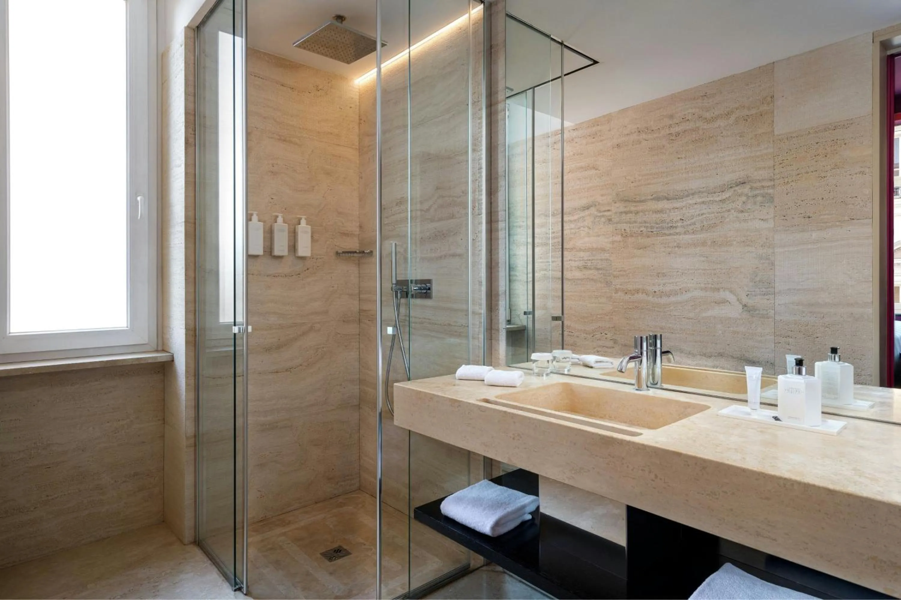 Bathroom in Sina Bernini Bristol, Autograph Collection