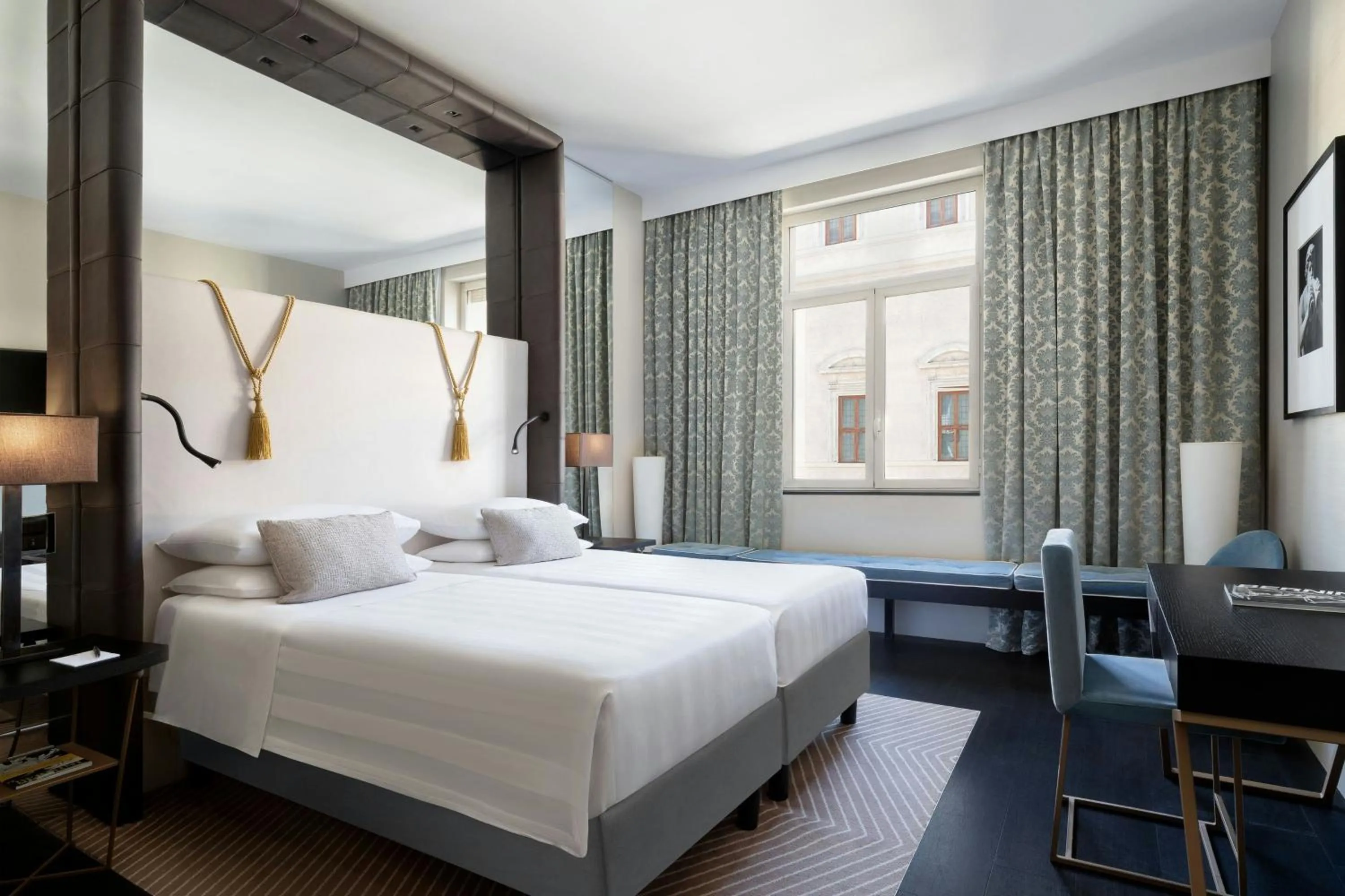 Bedroom, Bed in Sina Bernini Bristol, Autograph Collection