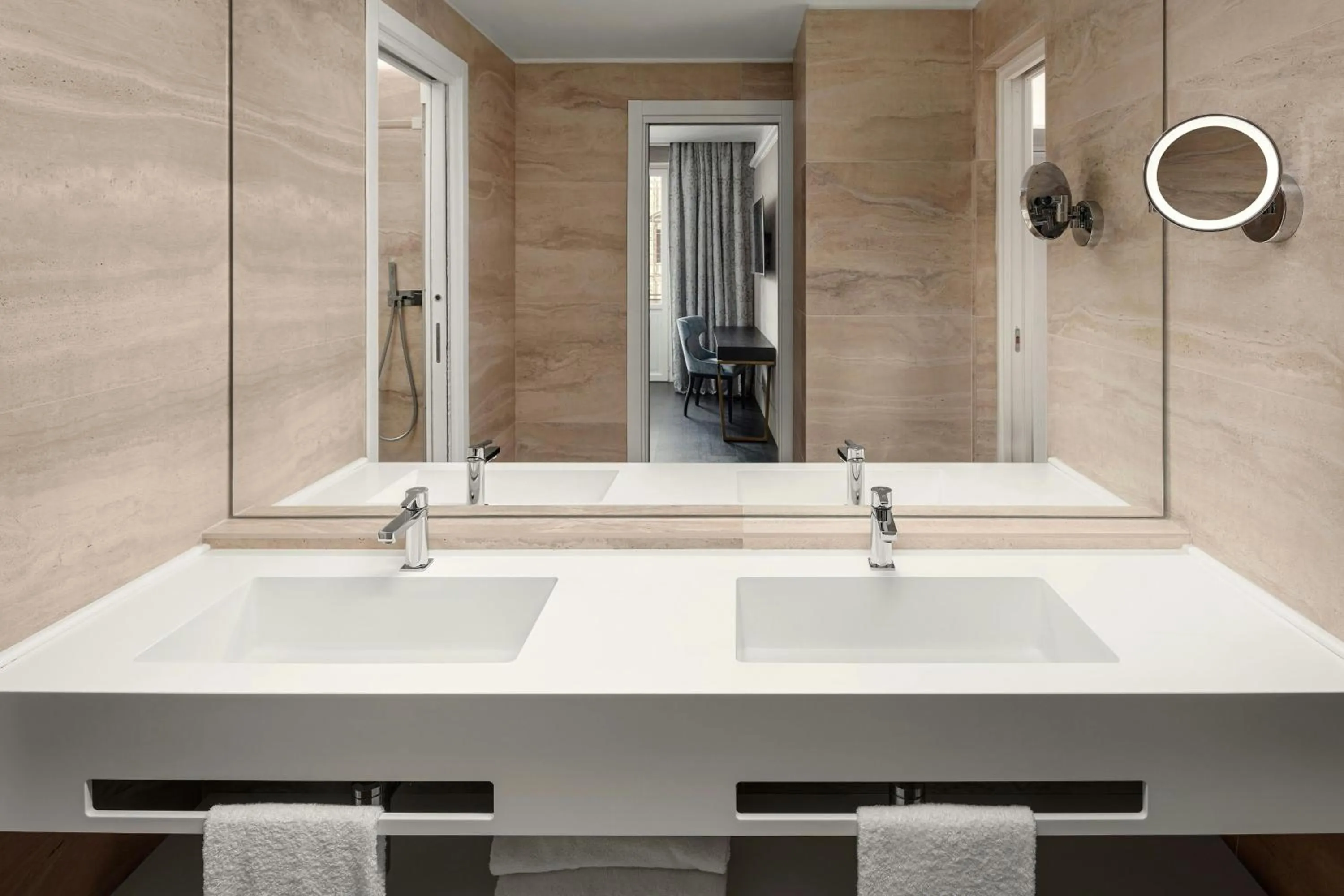 Bathroom in Sina Bernini Bristol, Autograph Collection