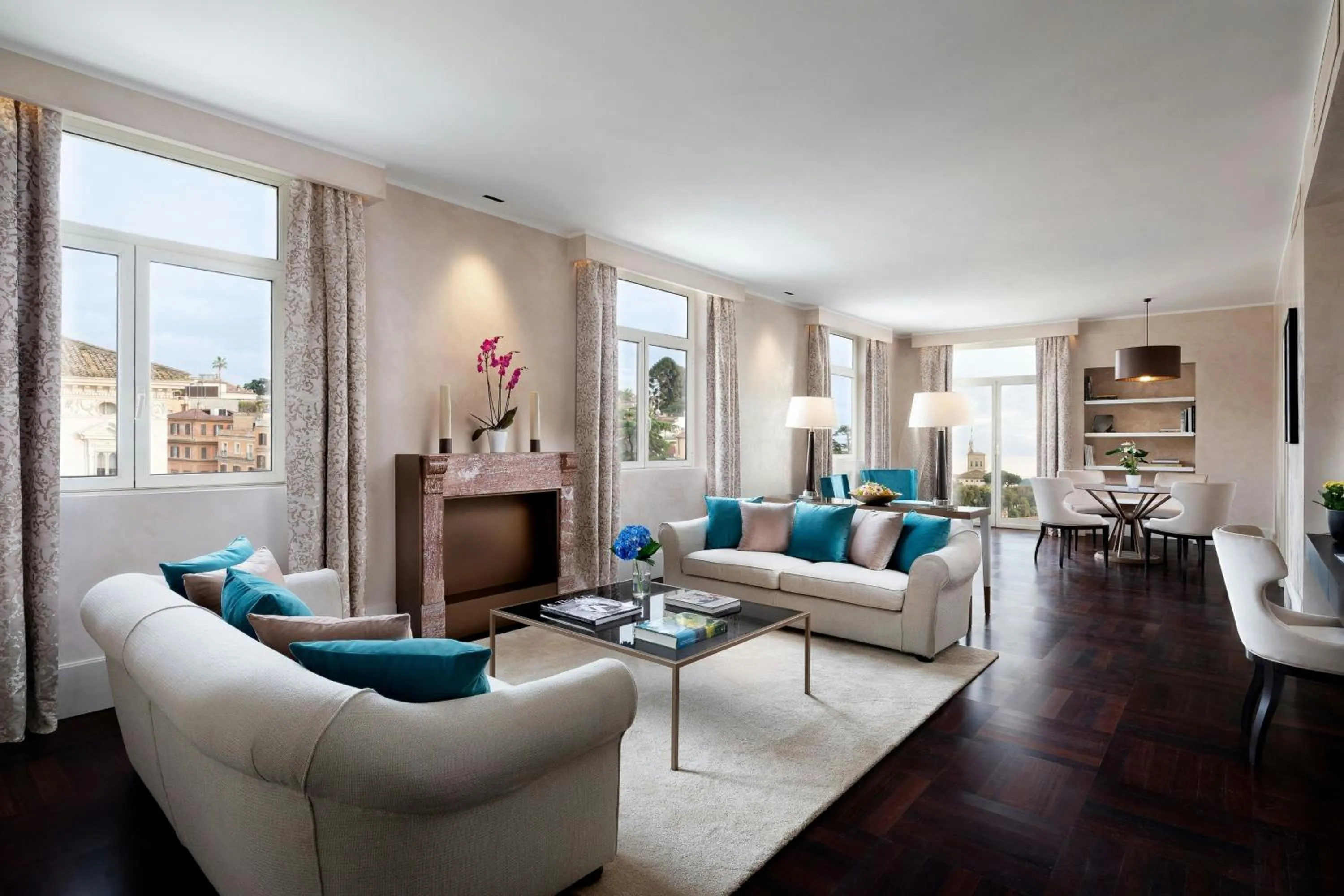 Lounge or bar in Sina Bernini Bristol, Autograph Collection