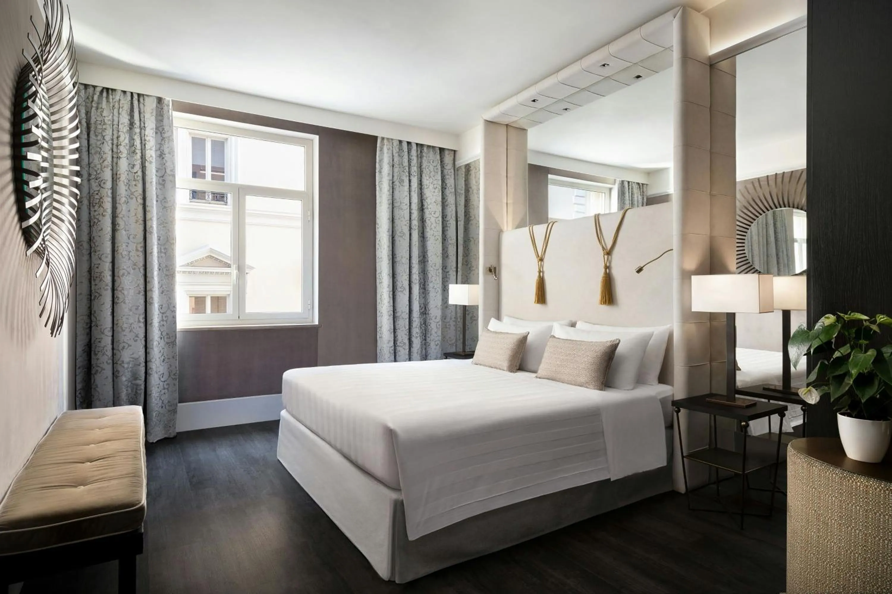 Bedroom, Bed in Sina Bernini Bristol, Autograph Collection