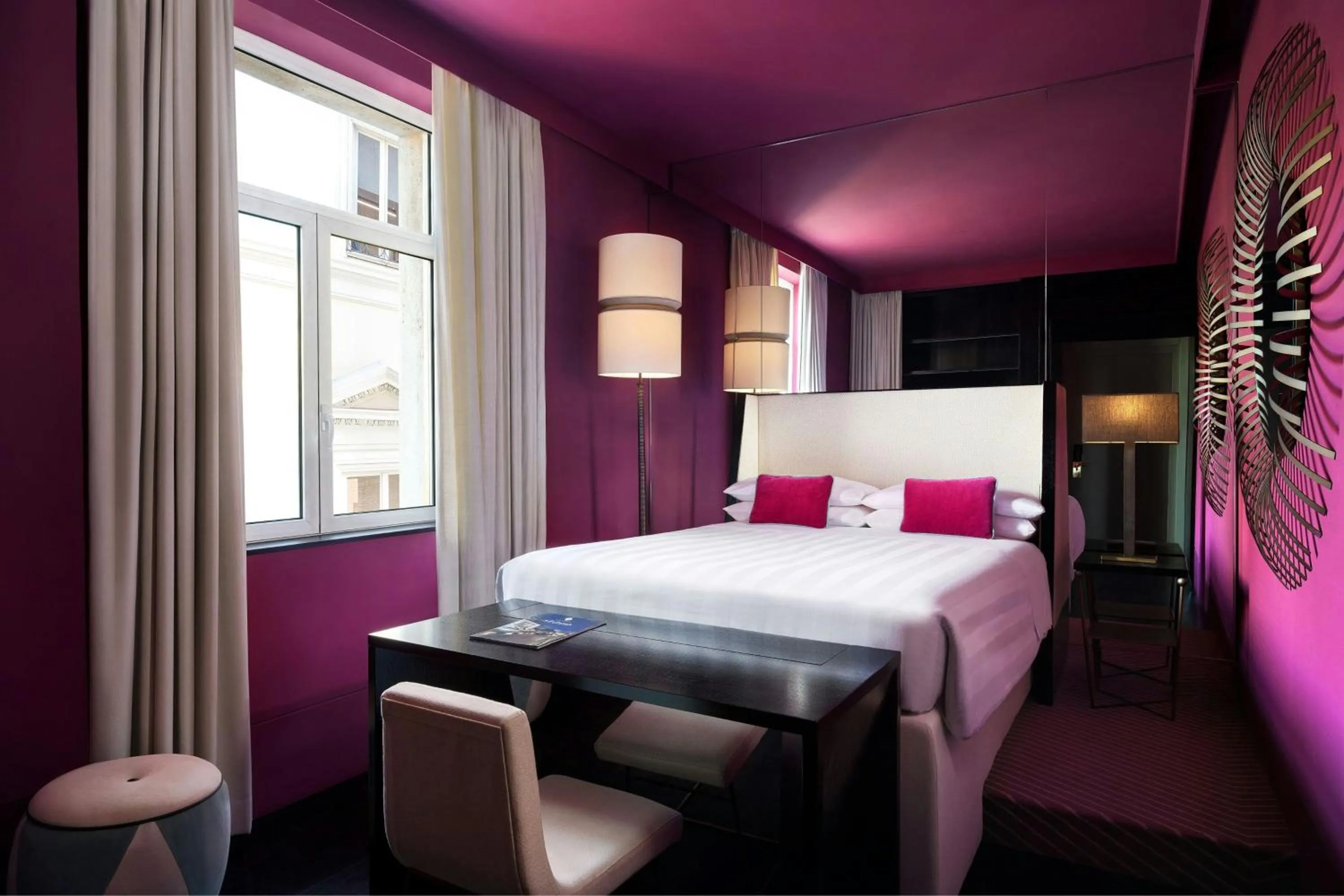 Photo of the whole room, Bed in Sina Bernini Bristol, Autograph Collection