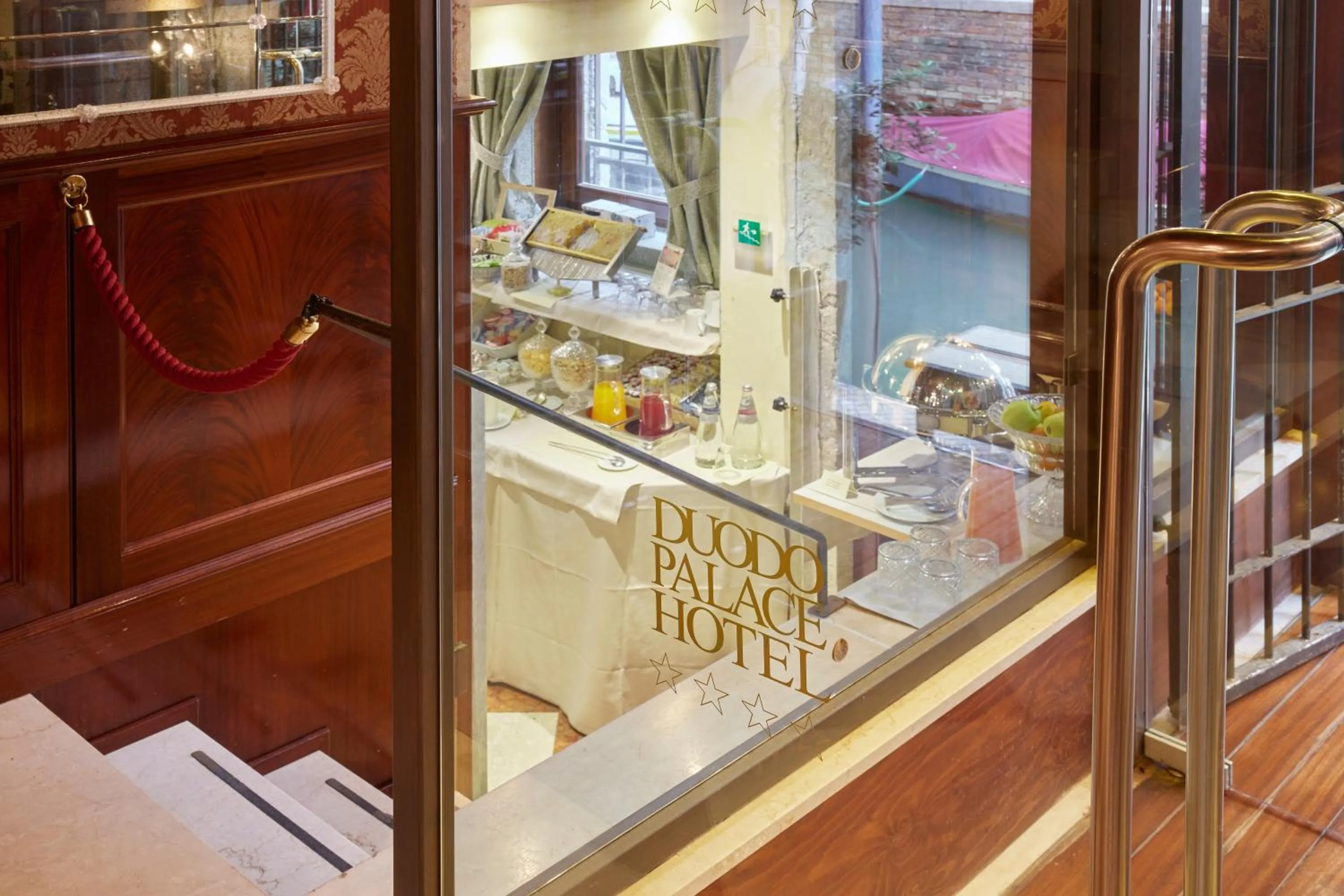 Food and drinks in Duodo Palace Hotel