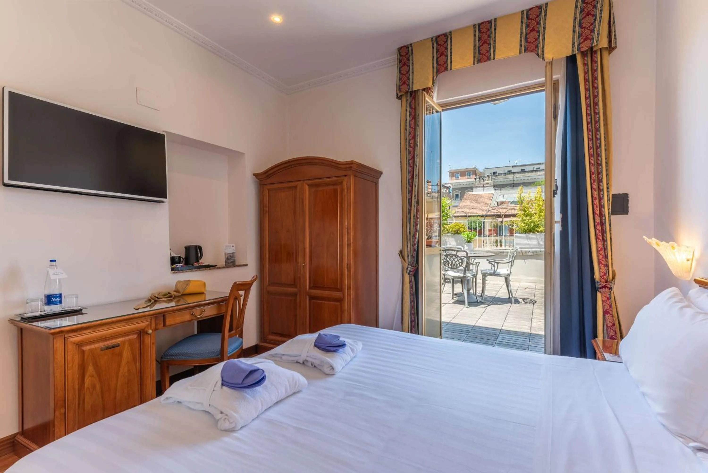 Bedroom, Bed in Hotel Raffaello - Sure Hotel Collection by Best Western