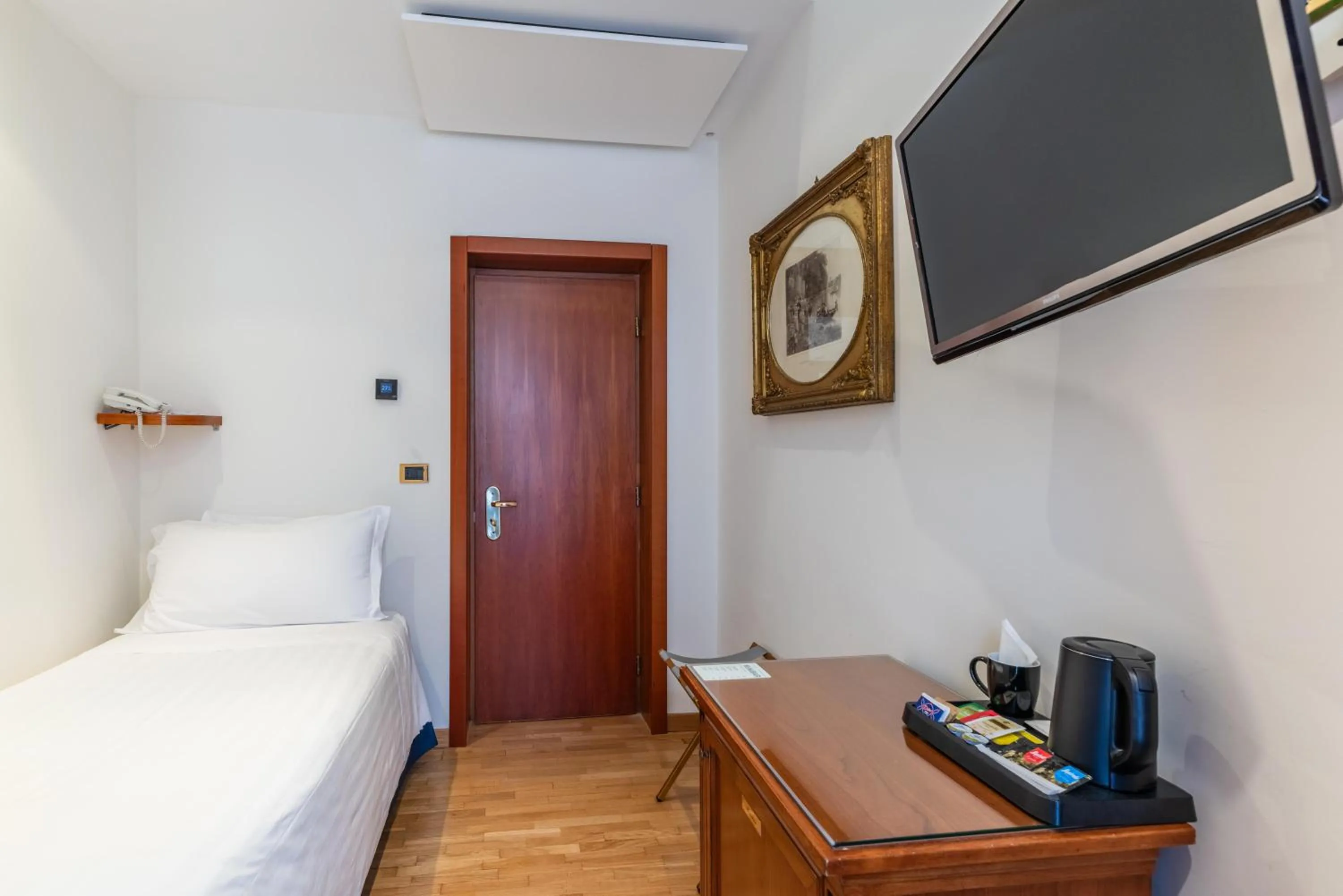 Photo of the whole room, Bed in Hotel Raffaello - Sure Hotel Collection by Best Western