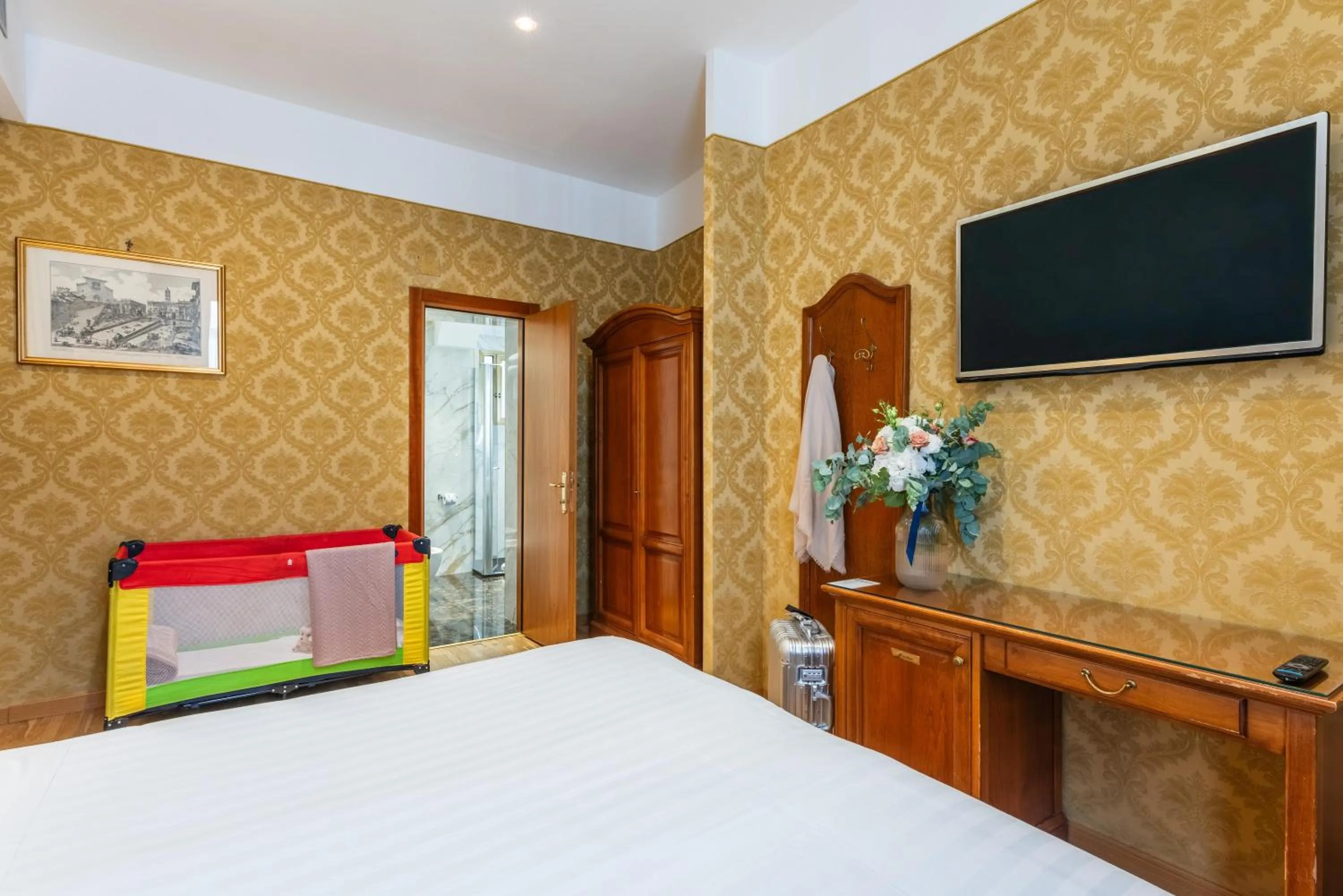 Photo of the whole room, Bed in Hotel Raffaello - Sure Hotel Collection by Best Western