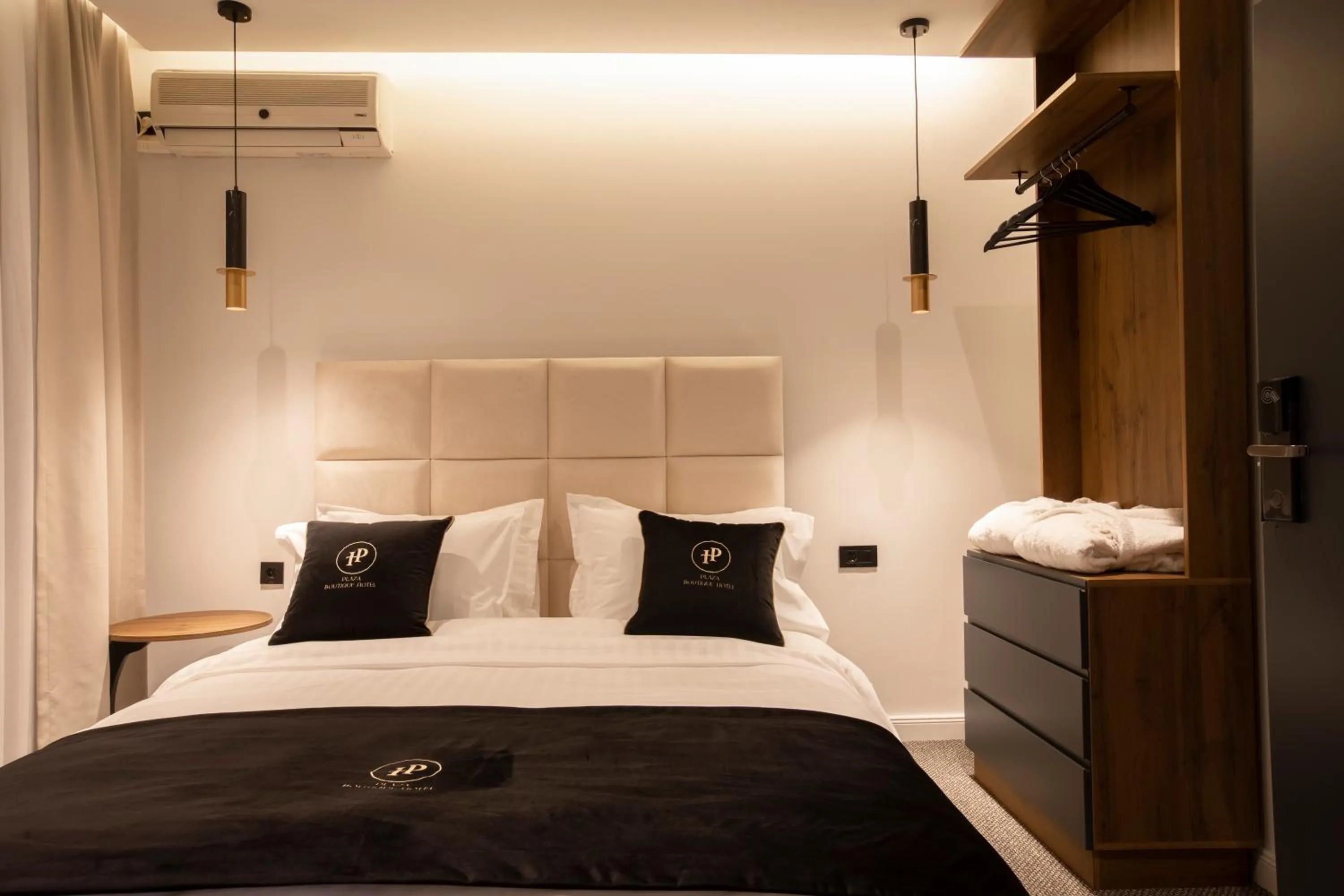 Bedroom, Bed in Plaza Boutique Hotel