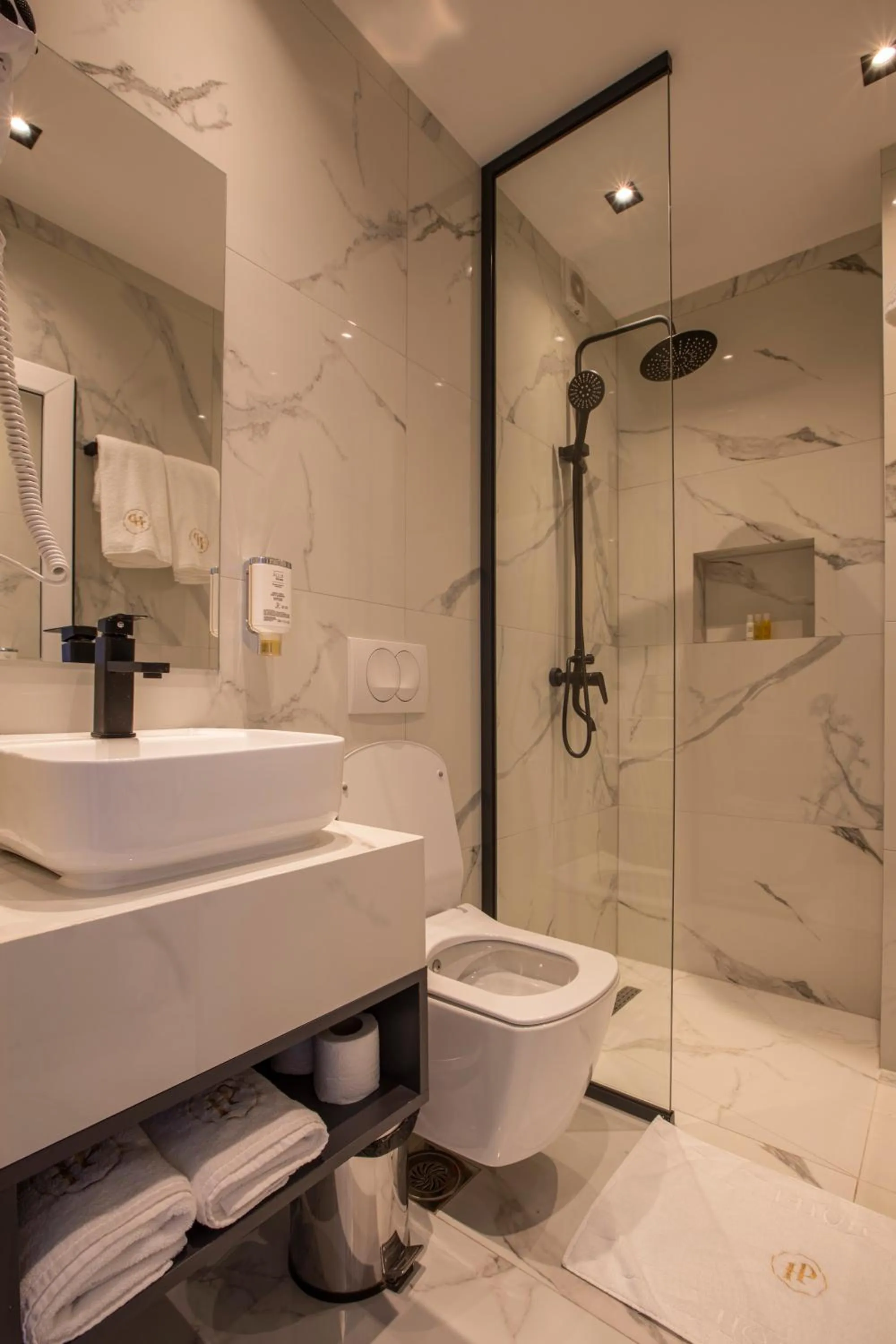 Shower in Plaza Boutique Hotel