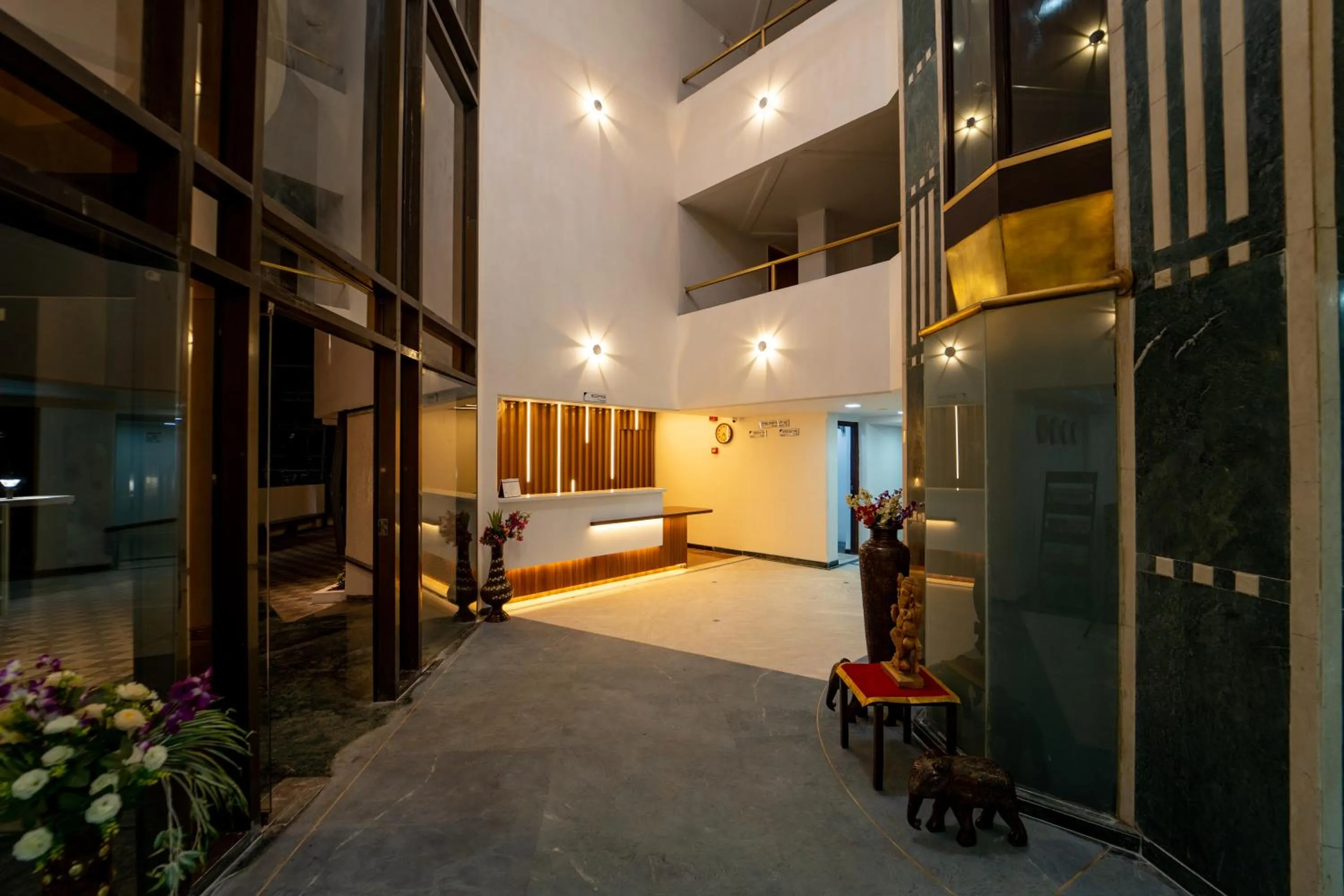 Lobby or reception, Bed in Hotel Kewal