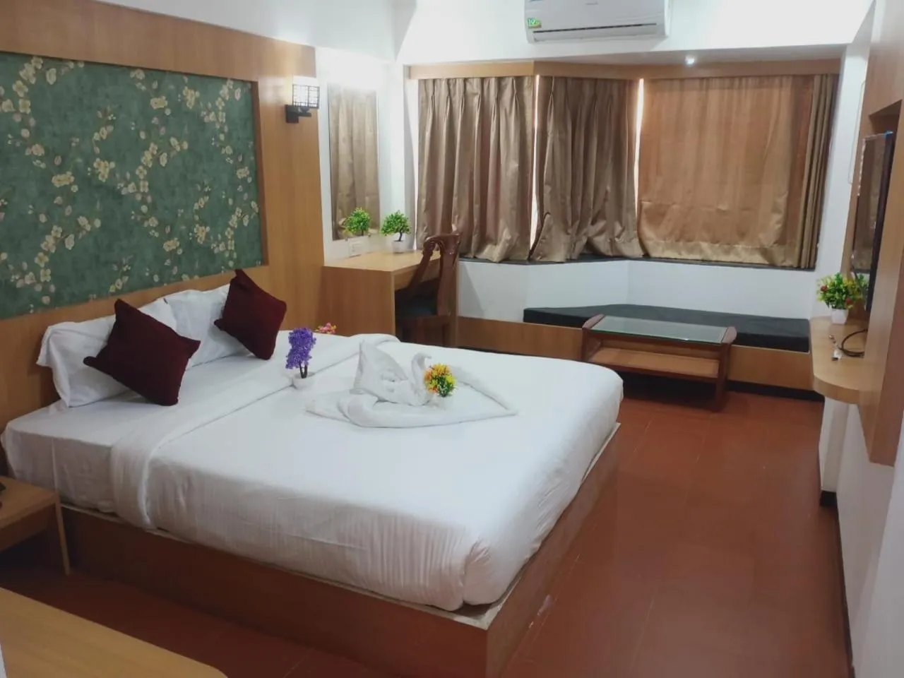 Bed in Hotel Kewal