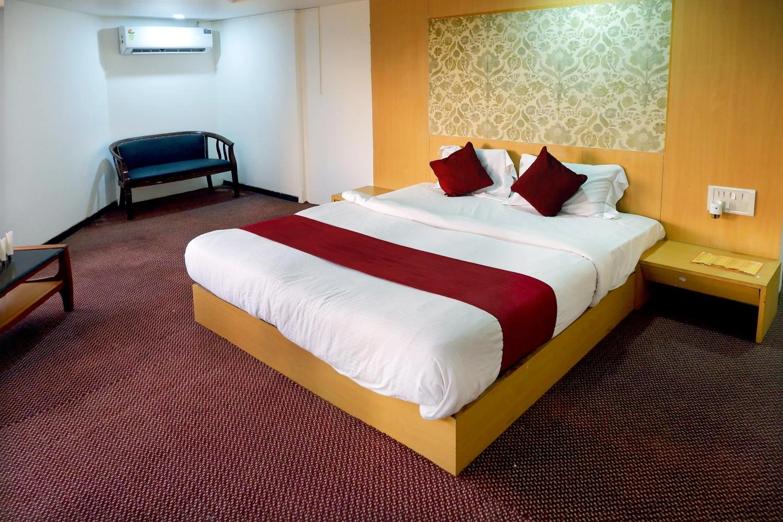 Bed in Hotel Kewal