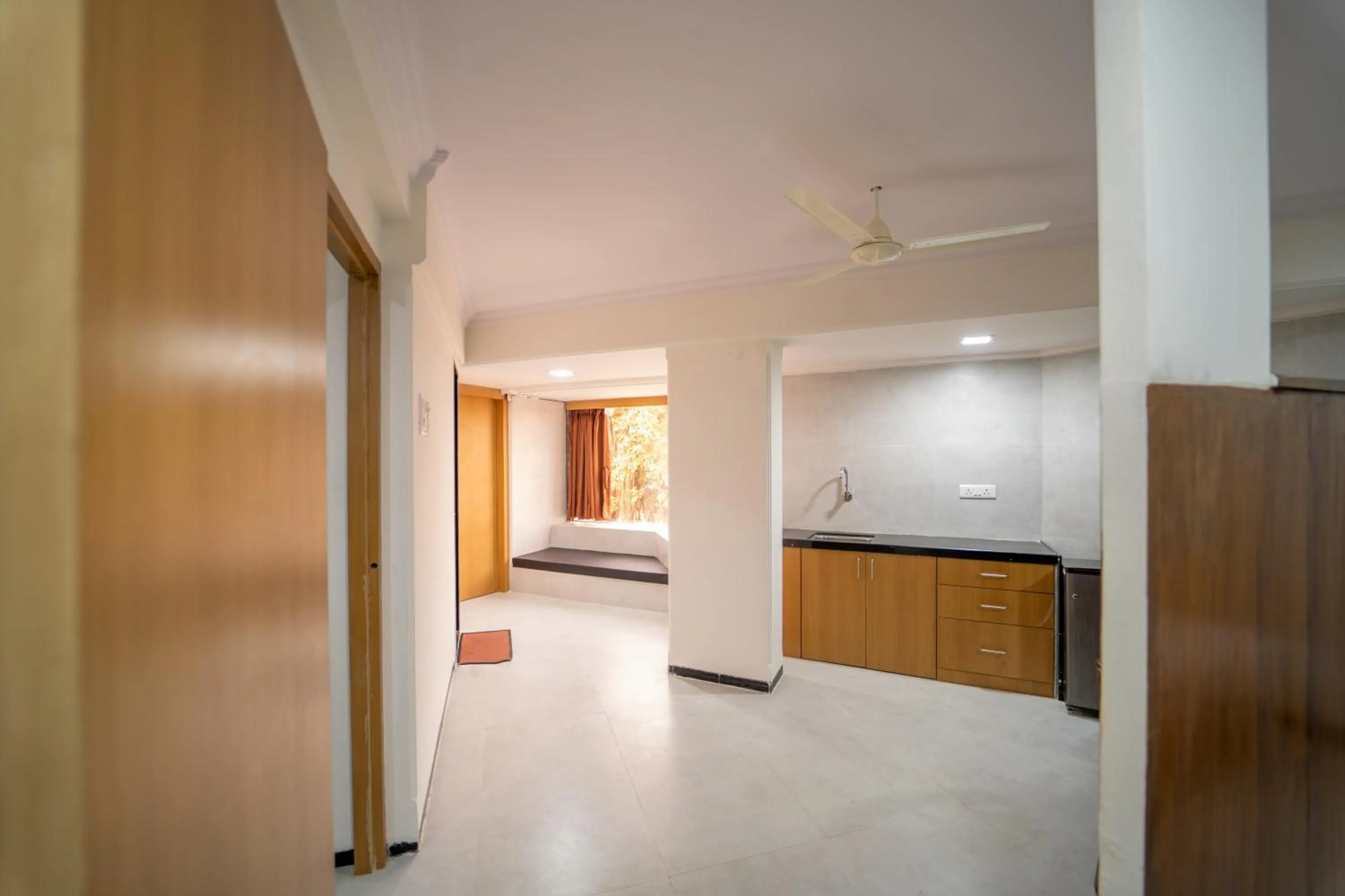 Kitchen or kitchenette, Bed in Hotel Kewal