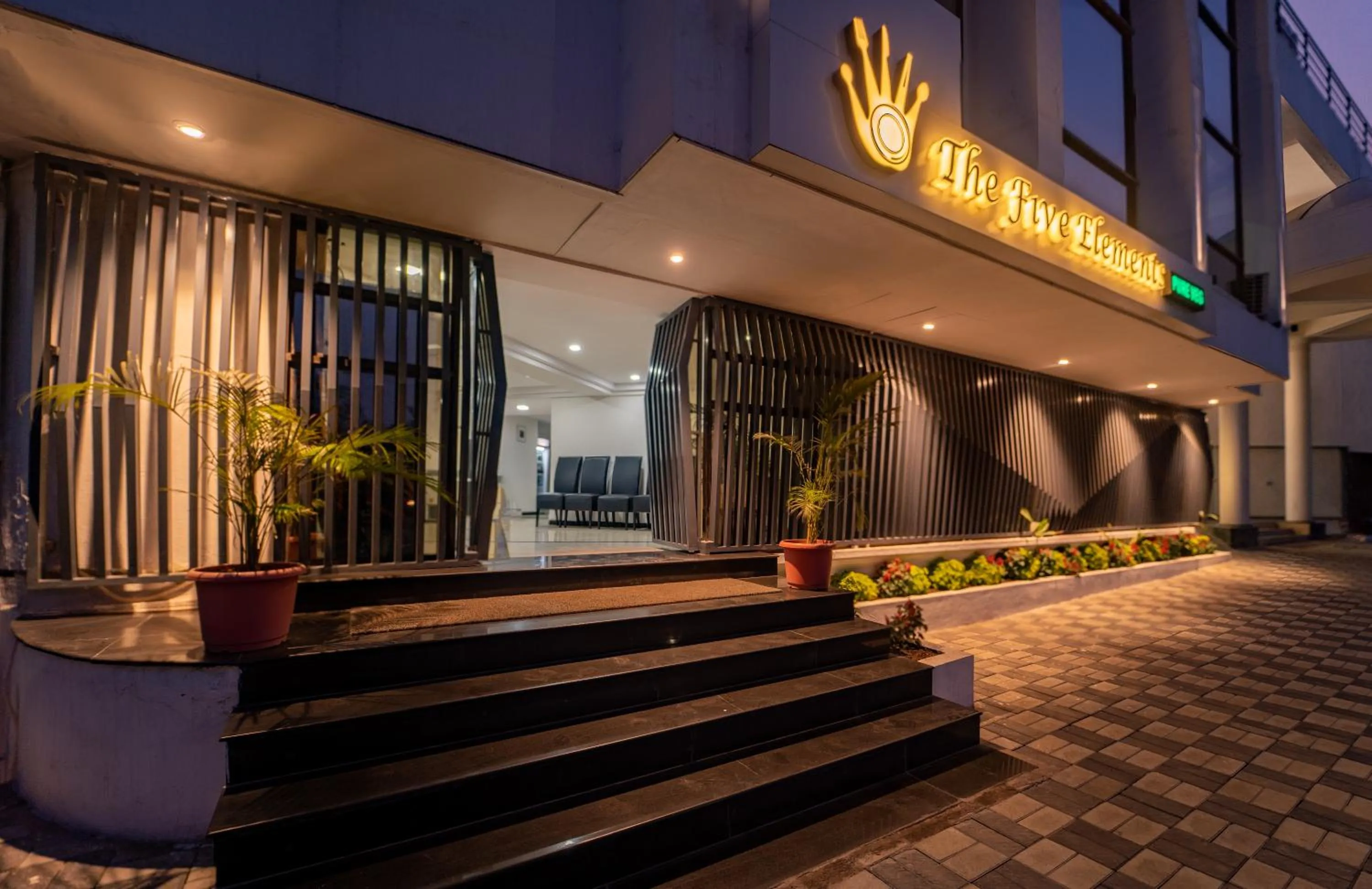 Facade/entrance in Hotel Kewal