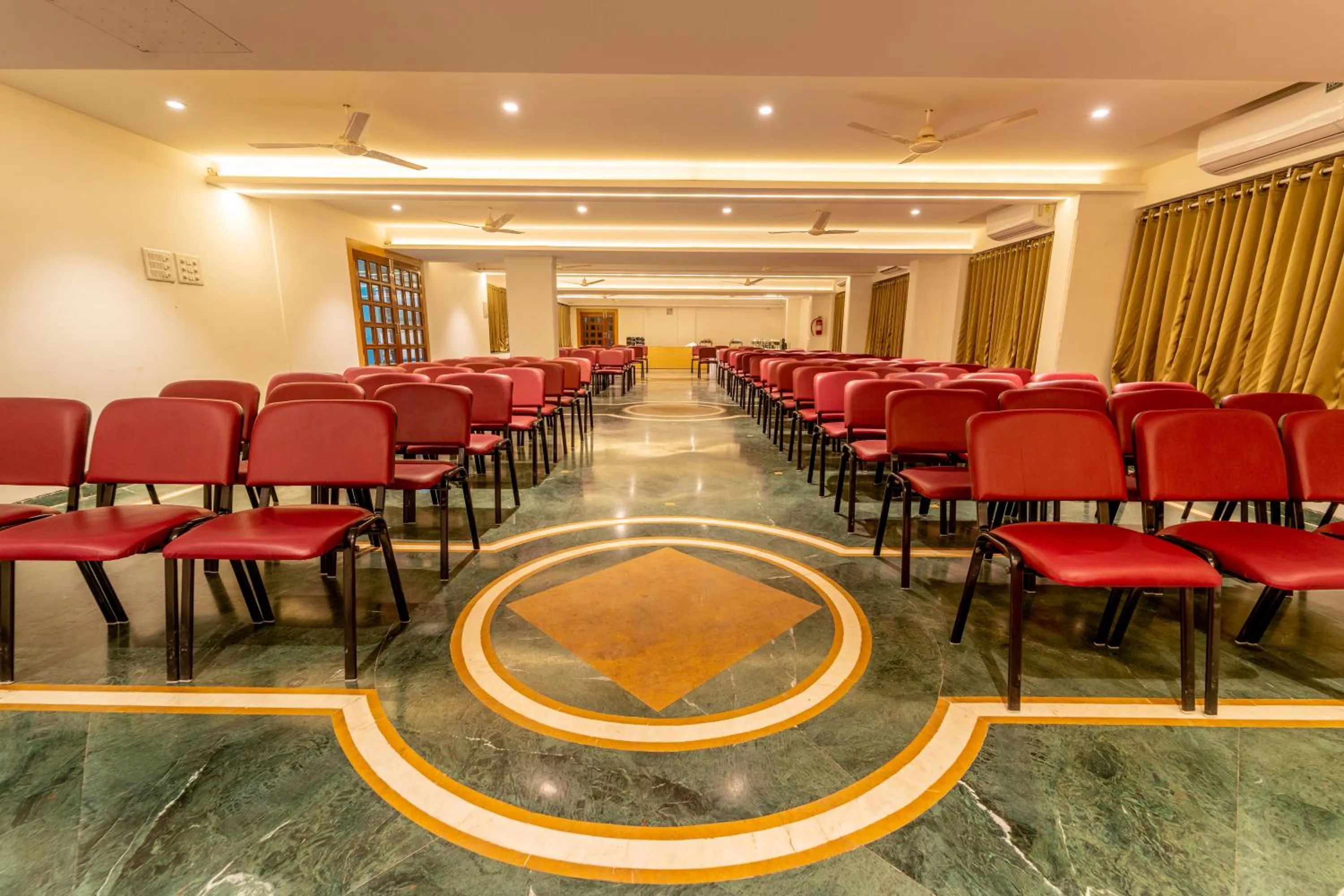 Business facilities in Hotel Kewal