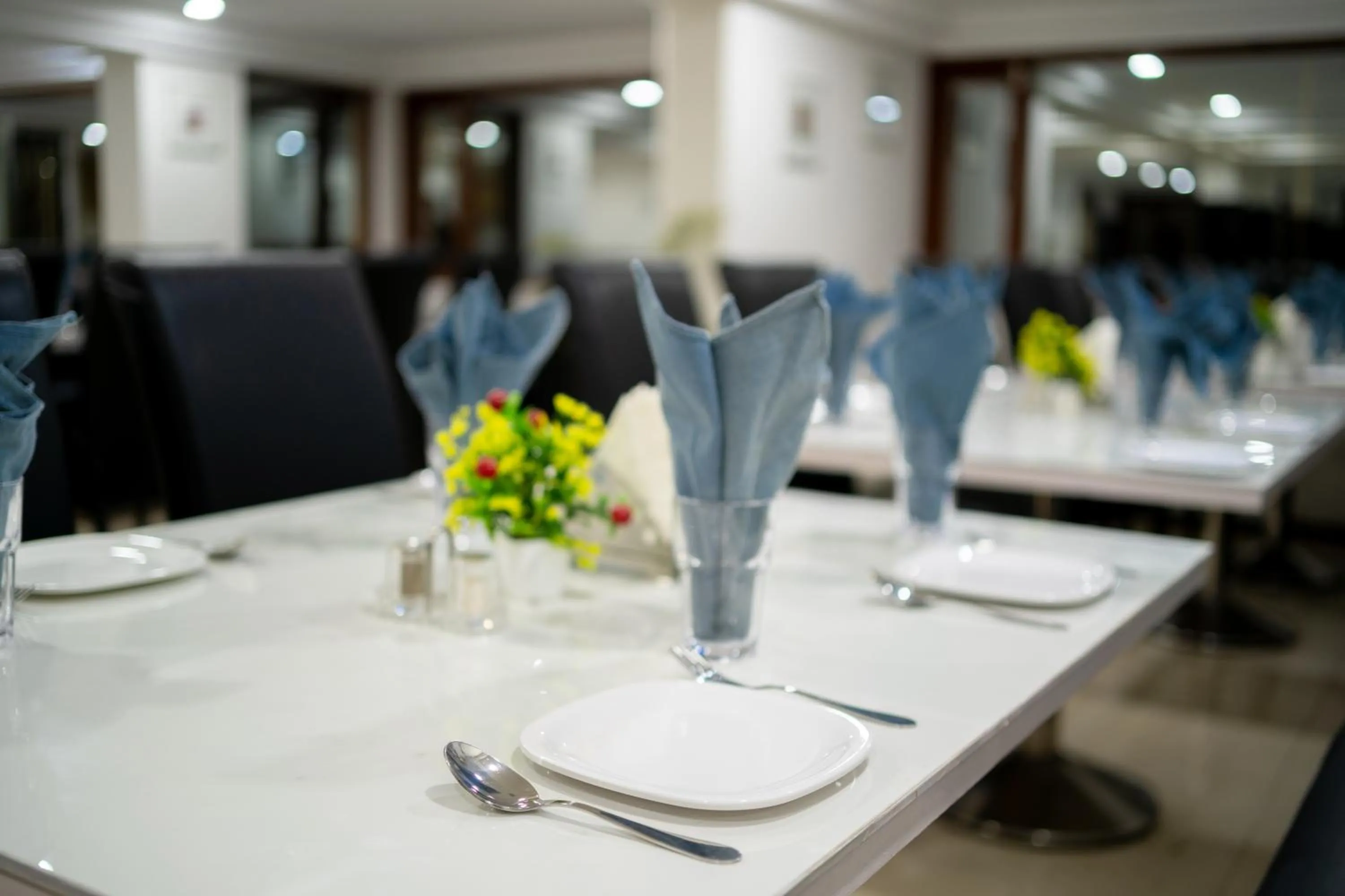 Restaurant/places to eat in Hotel Kewal