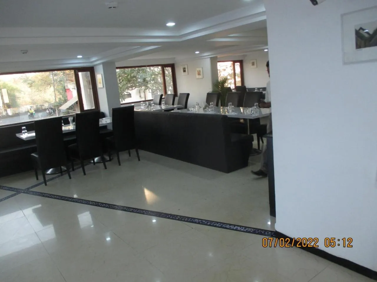 Restaurant/places to eat in Hotel Kewal