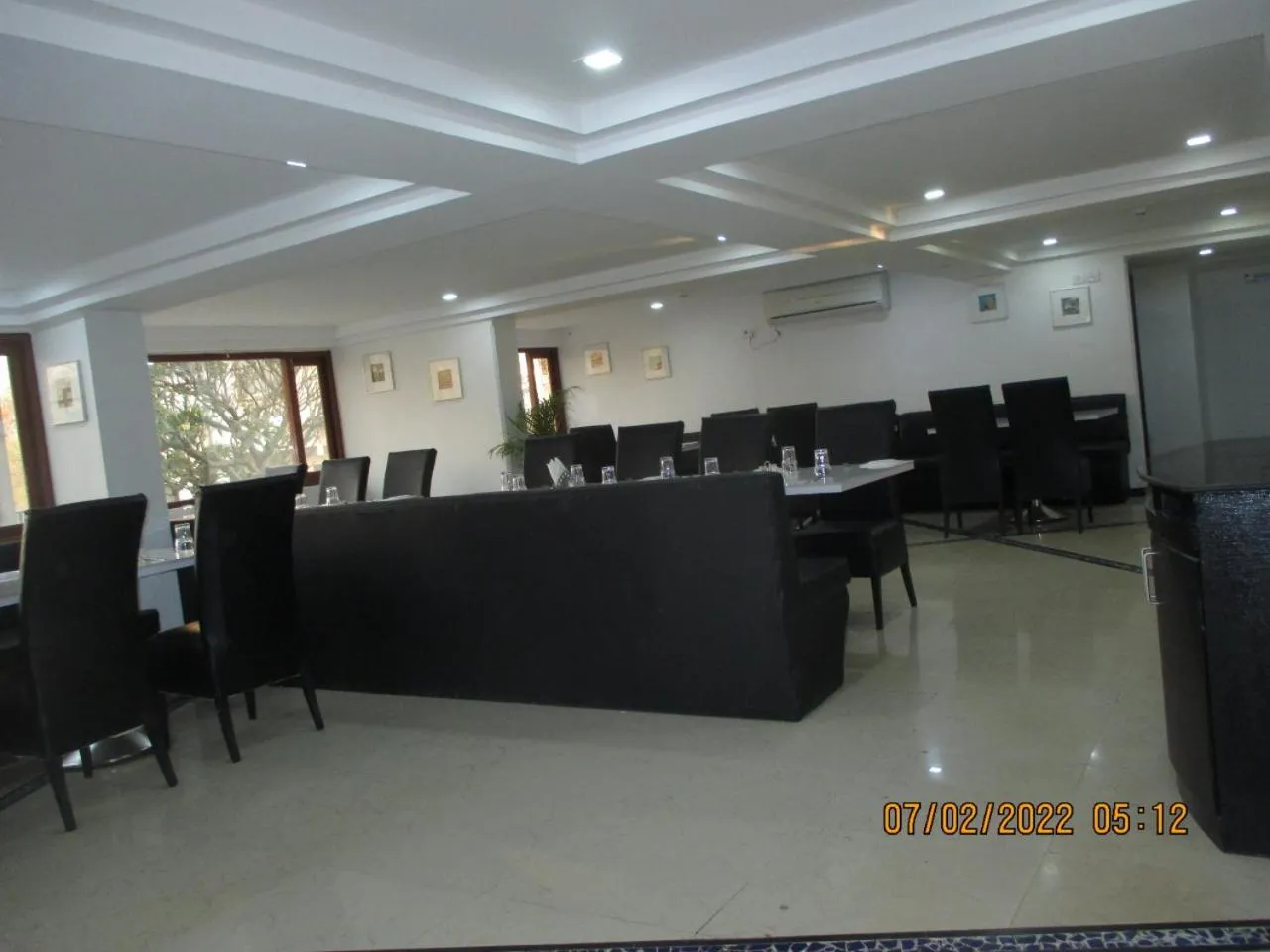 Restaurant/places to eat in Hotel Kewal