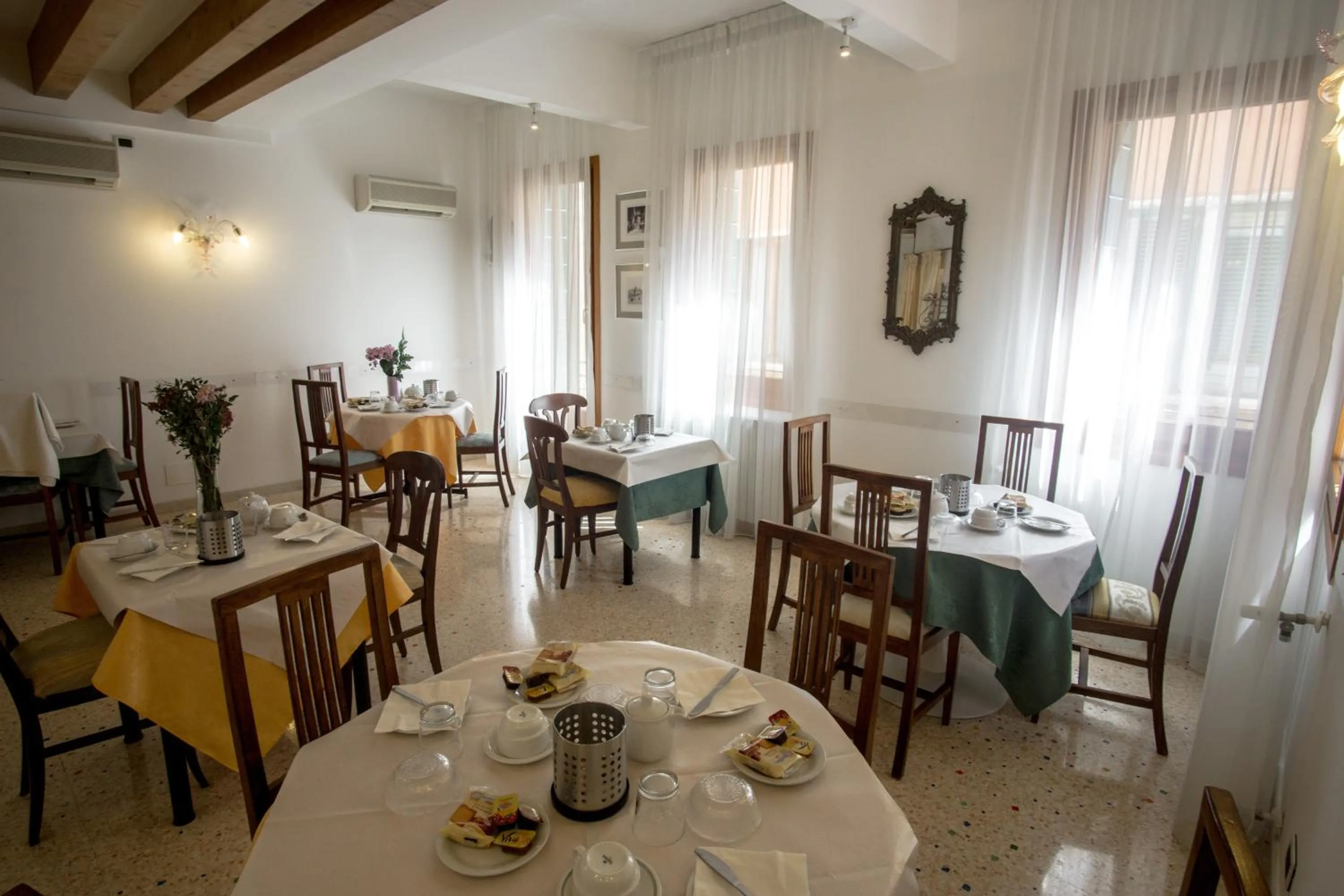 Breakfast in Hotel Antigo Trovatore