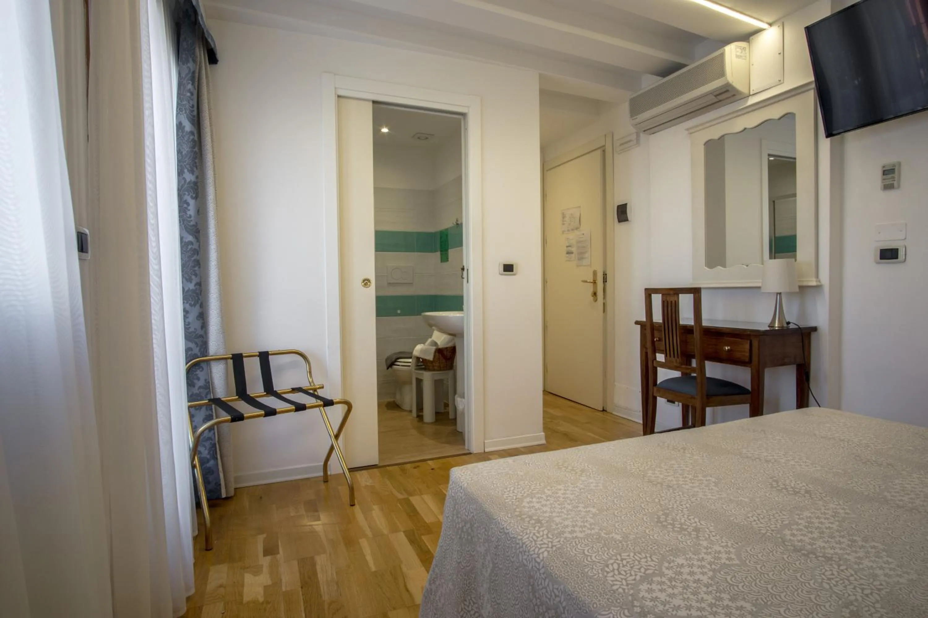 Photo of the whole room, Bed in Hotel Antigo Trovatore