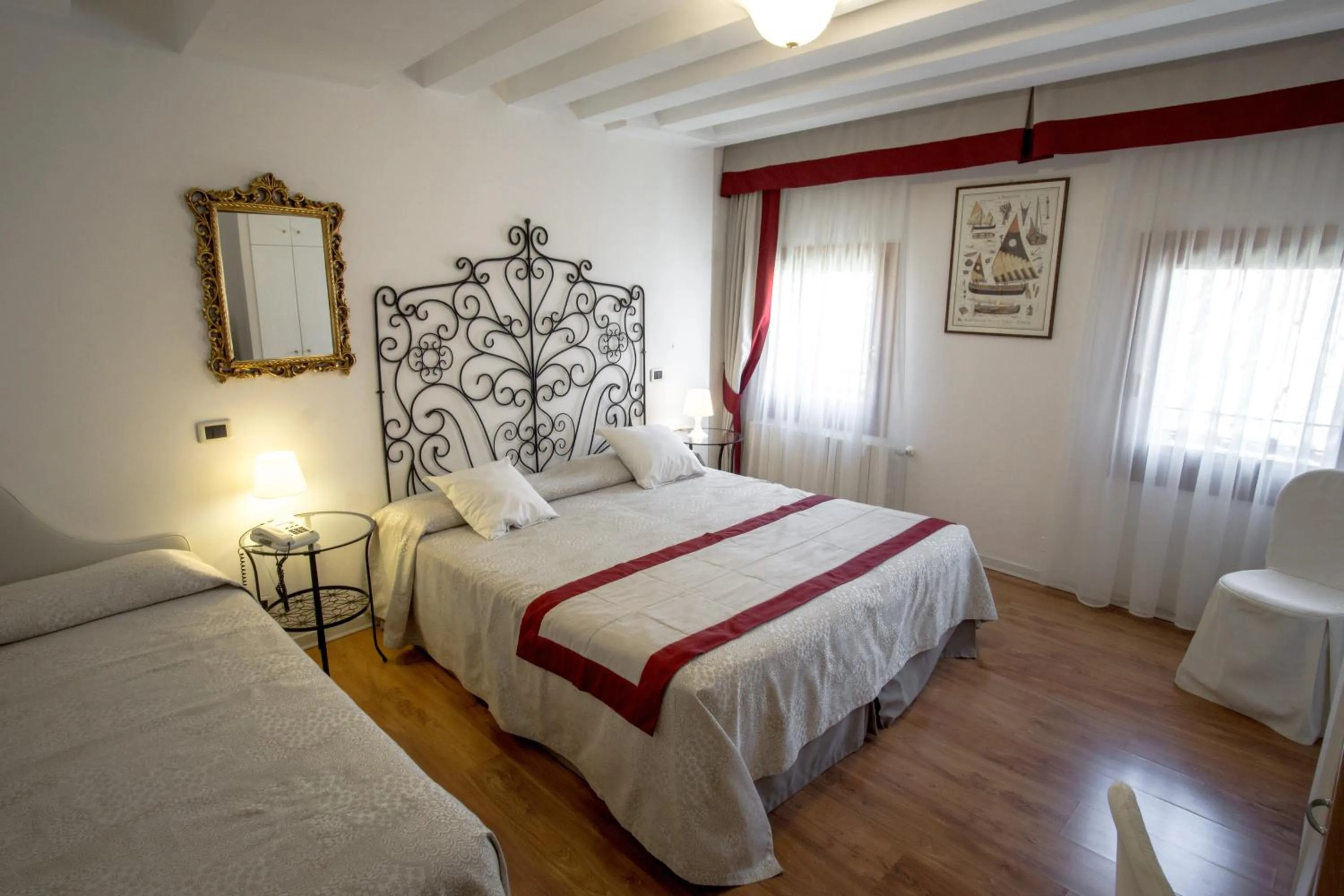 Bedroom, Bed in Hotel Antigo Trovatore