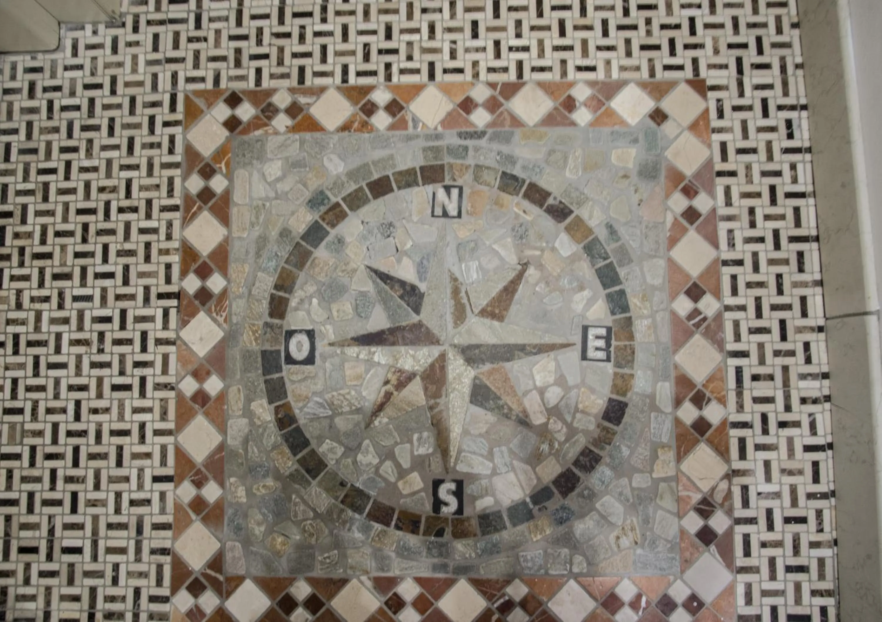 Decorative detail in Hotel Antigo Trovatore