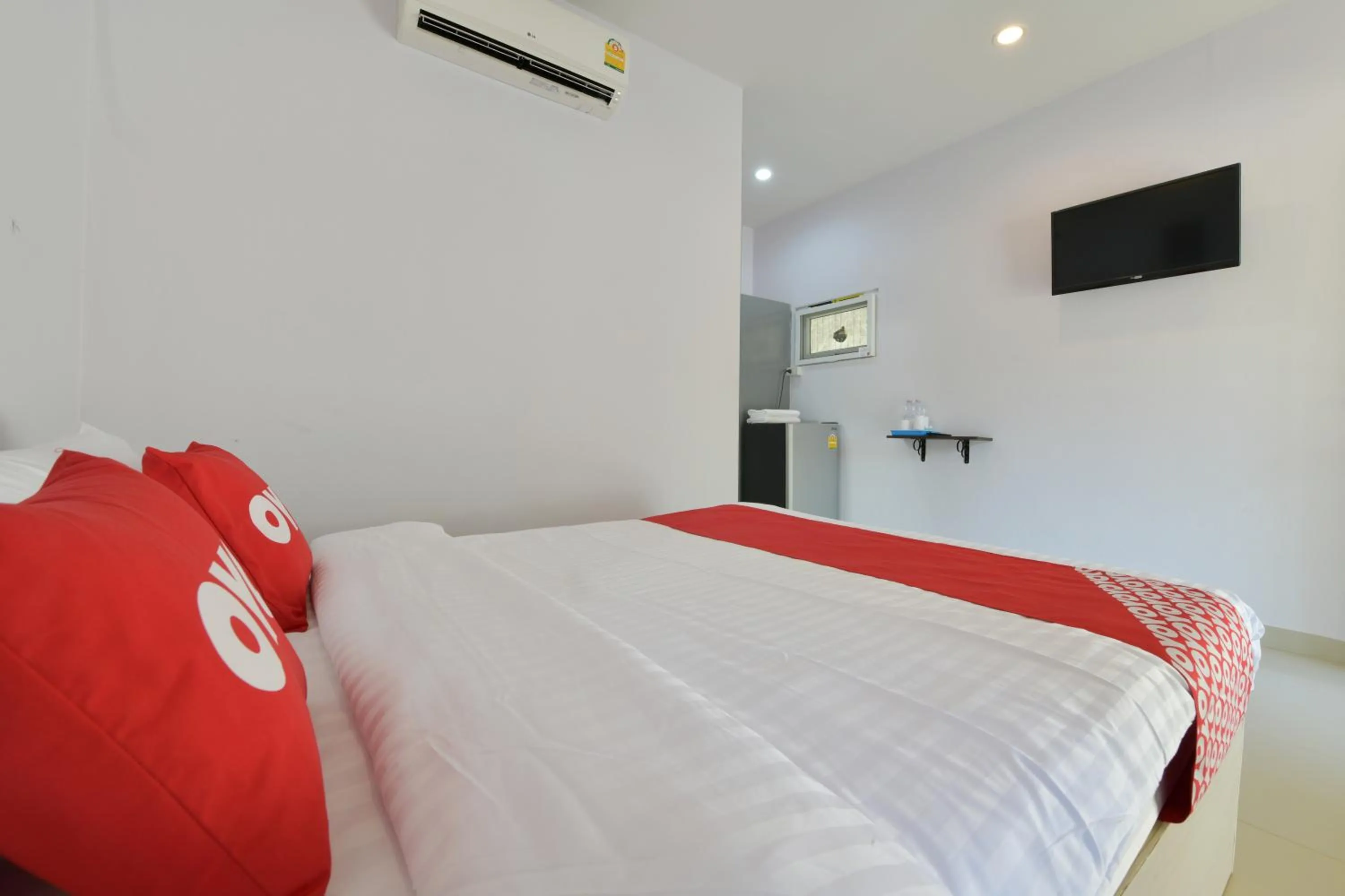 Property building, Bed in Wan Resort Rayong