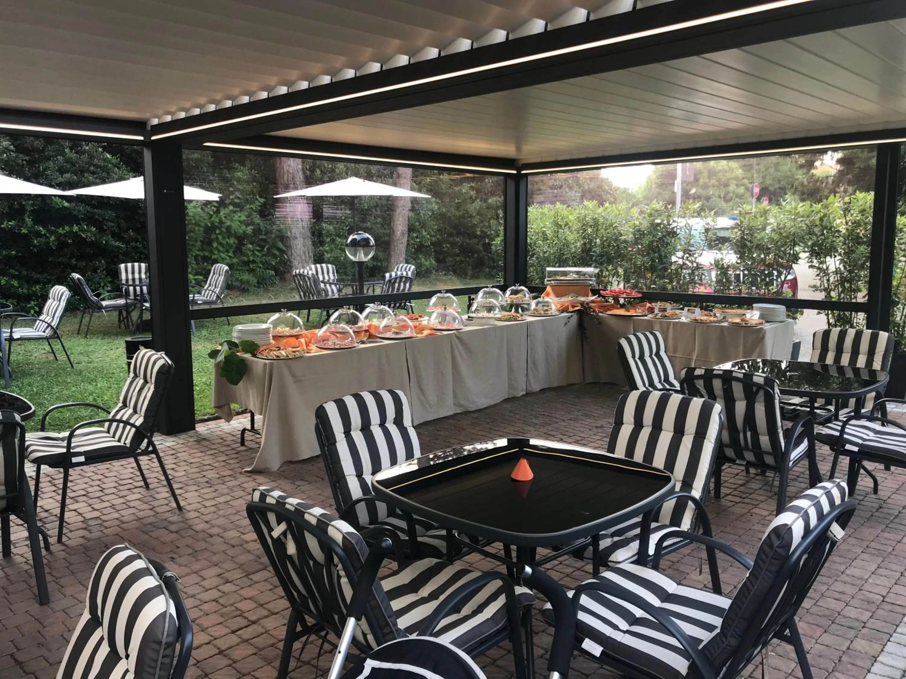 Patio in Bis Hotel Varese