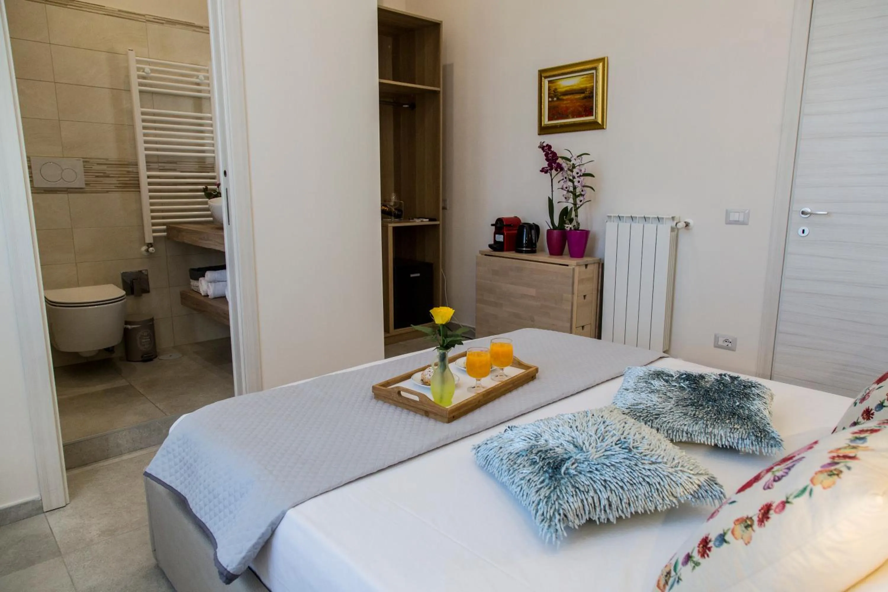 Bed in Tourist Appartment Port Inn - Free Transport Structure to Cruise Ship