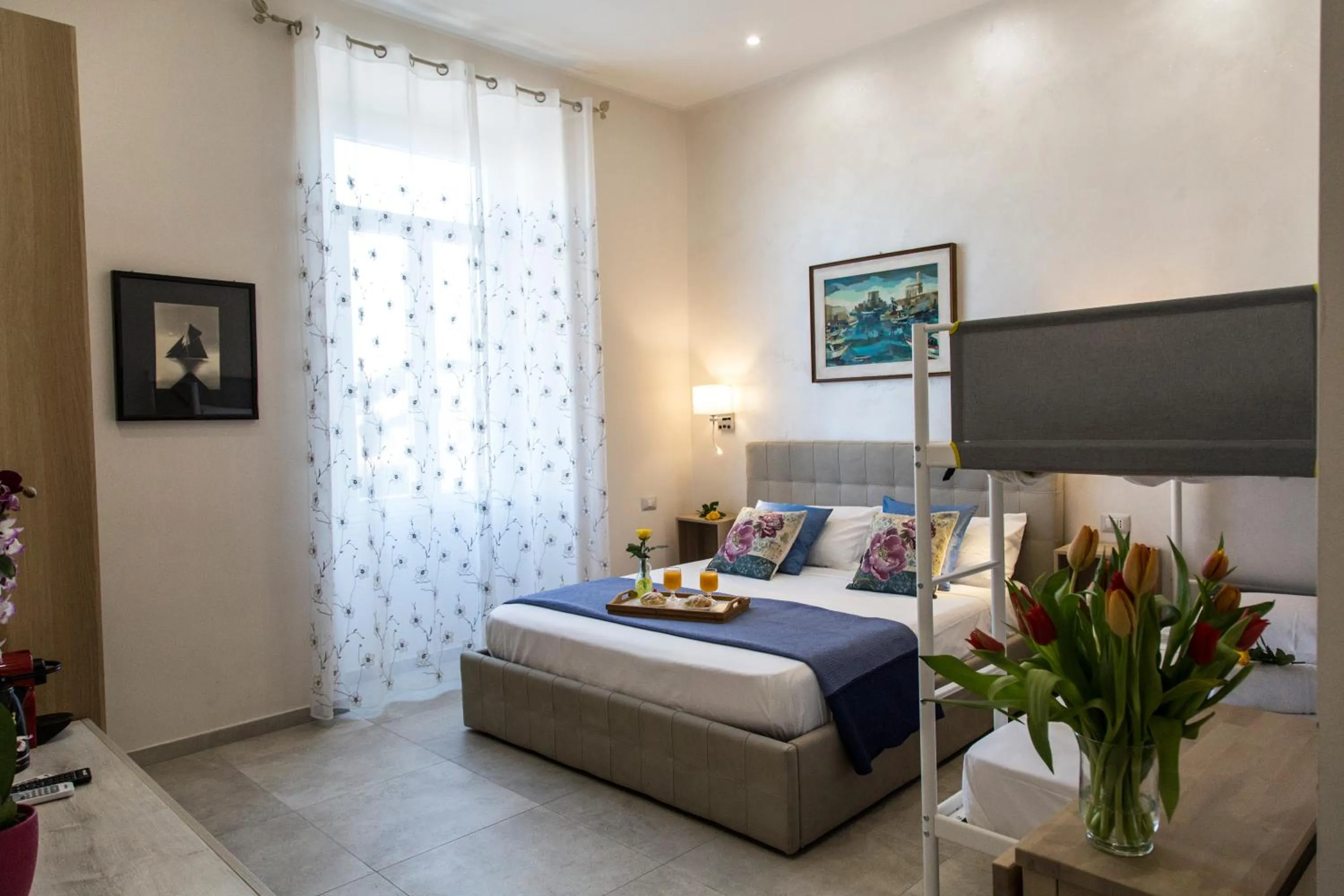 Bed in Tourist Appartment Port Inn - Free Transport Structure to Cruise Ship