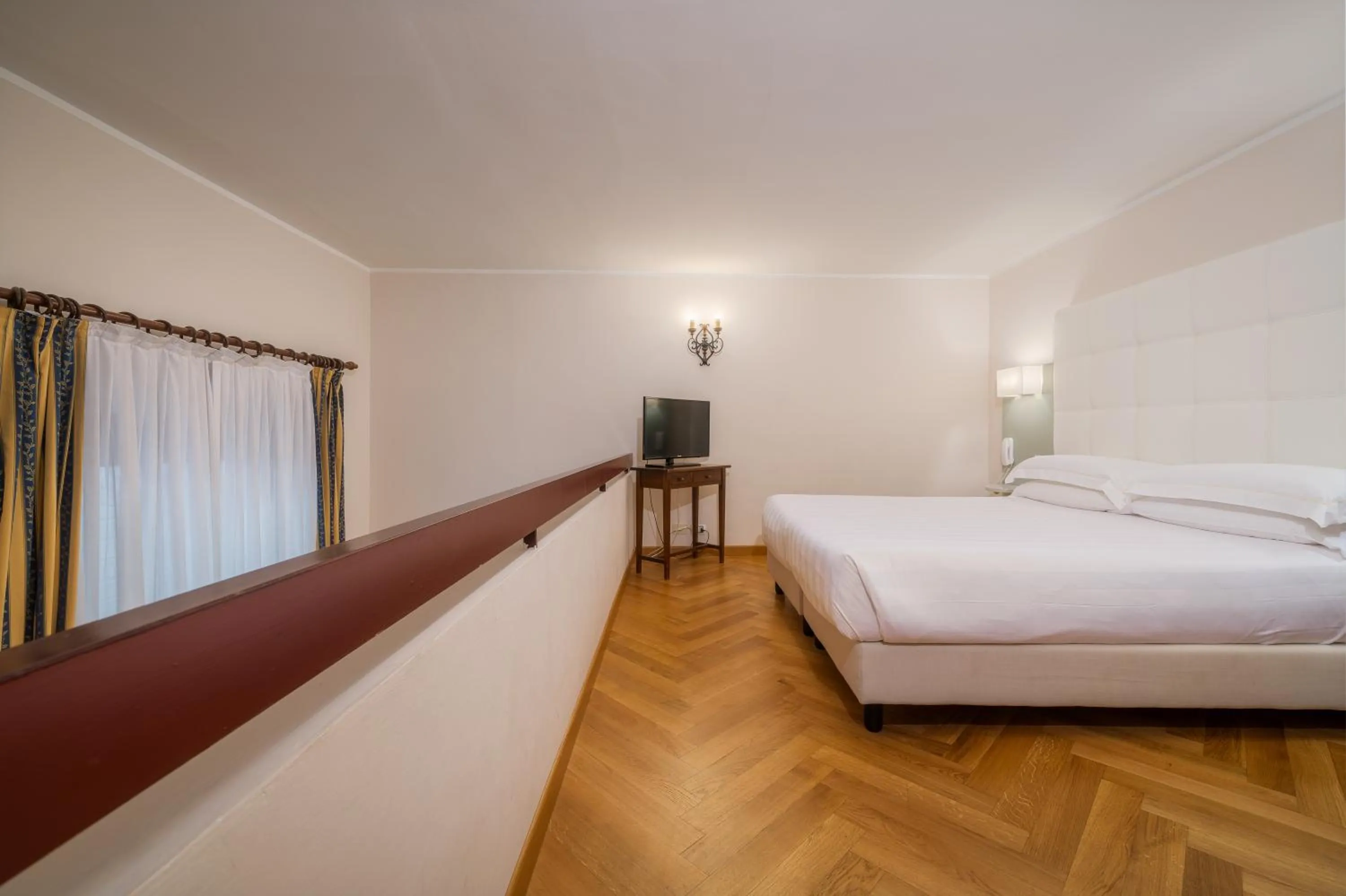 Bed in Hotel Croce Di Malta