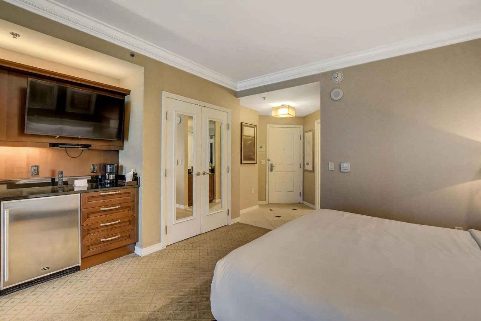 STRIP & SPHERE VIEW! Privately Owned Condo Hotel-The Signature at MGM