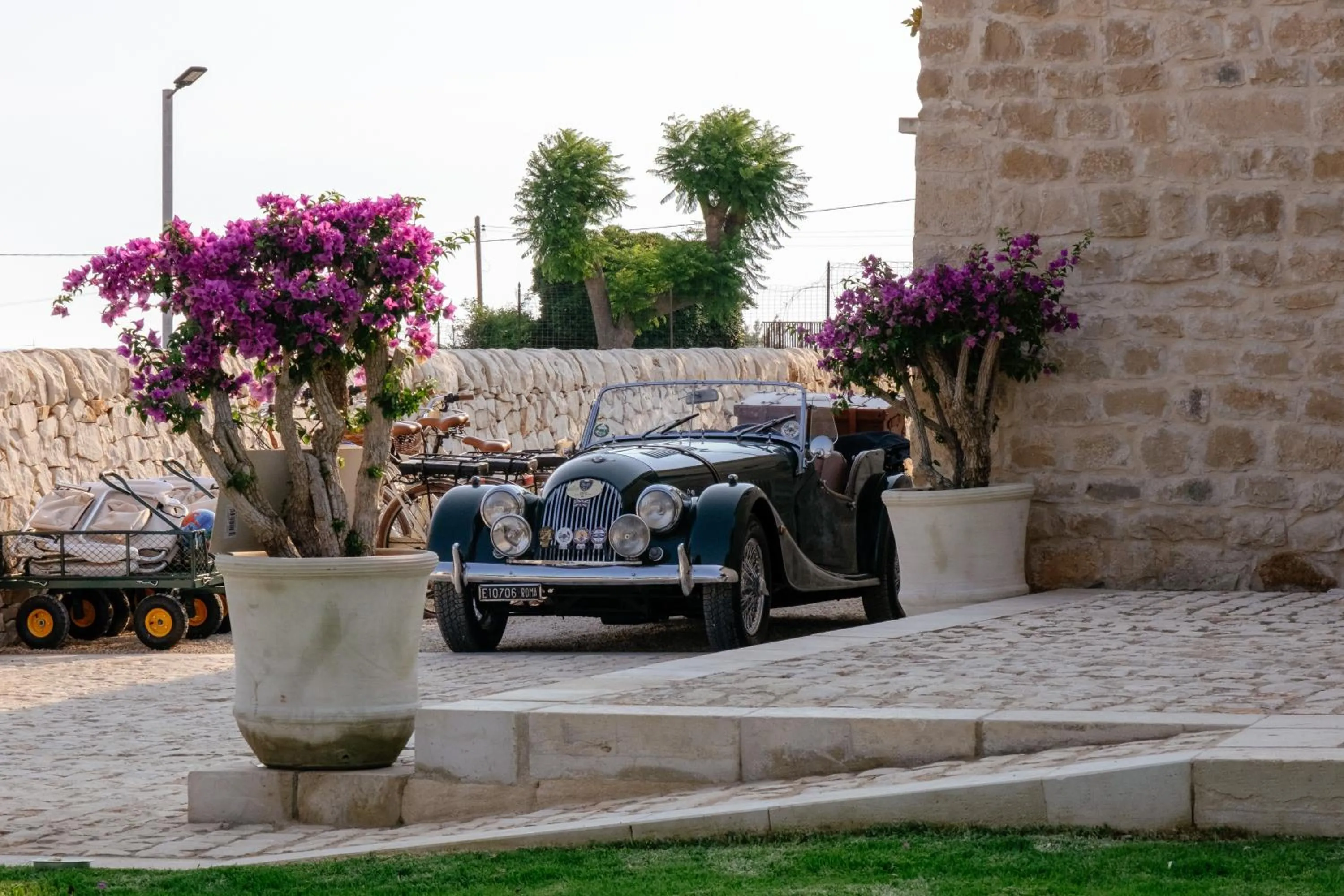 Parking in Poggio Leano Boutique Hotel