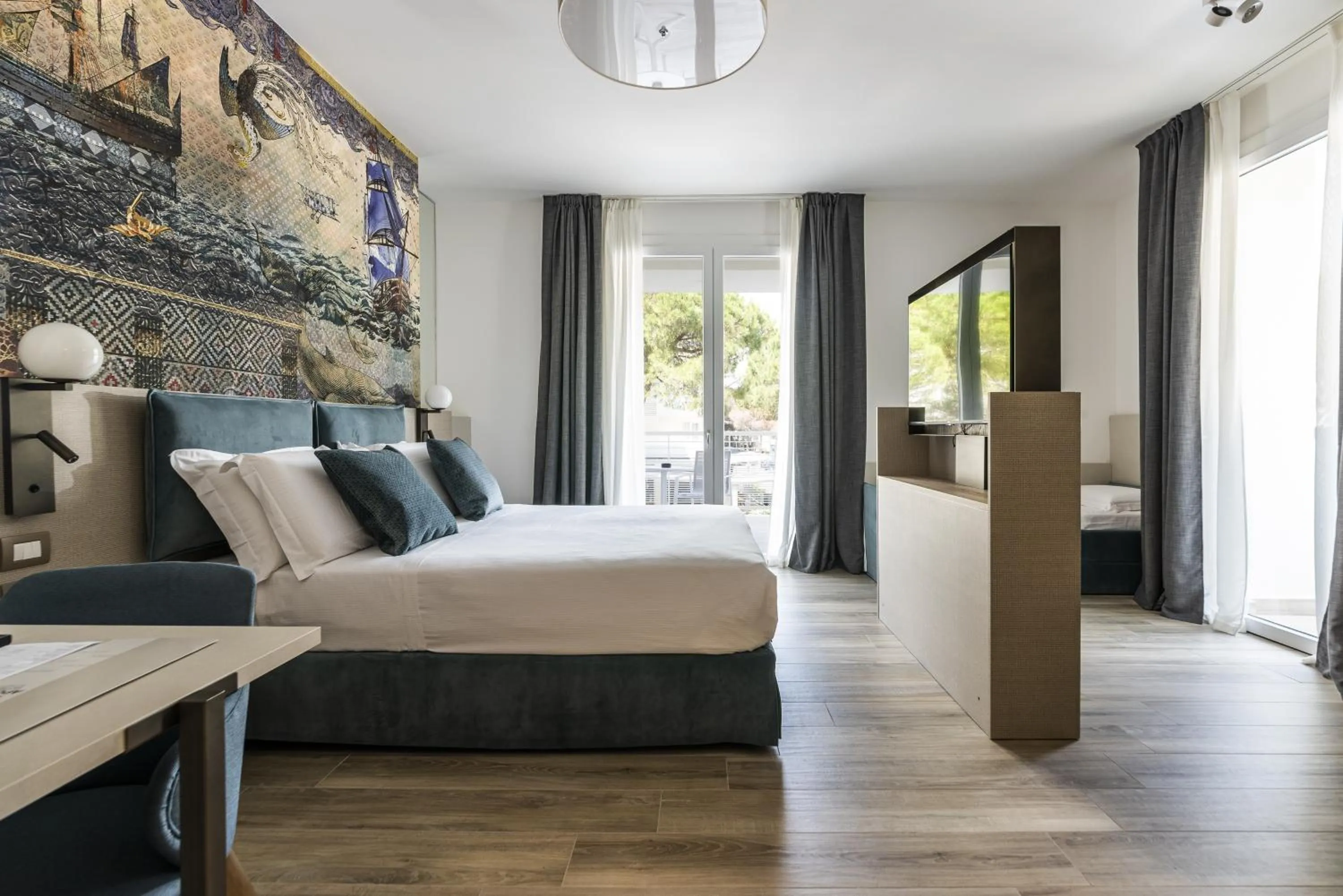 Property building, Bed in Life Hotel 4 Superior